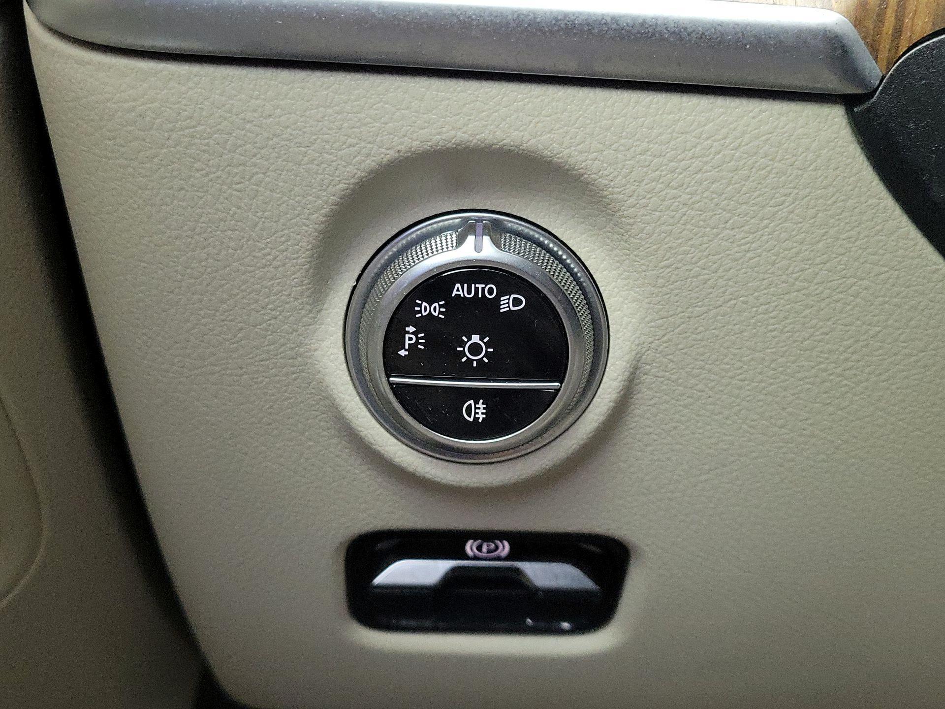 Thumbnail: 2023 Mercedes-Benz C-Class - 13