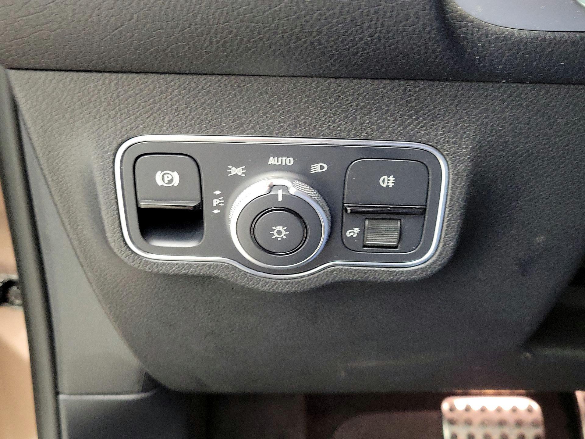 Thumbnail: 2023 Mercedes-Benz GLB - 13