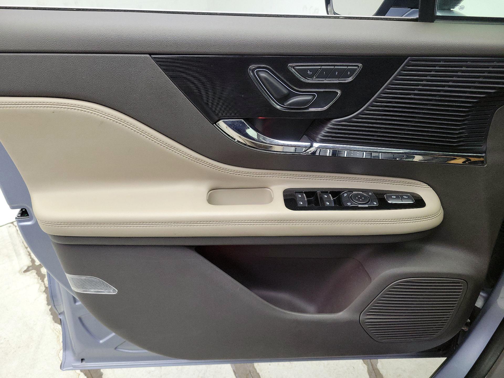 Thumbnail: 2022 Lincoln Corsair - 12