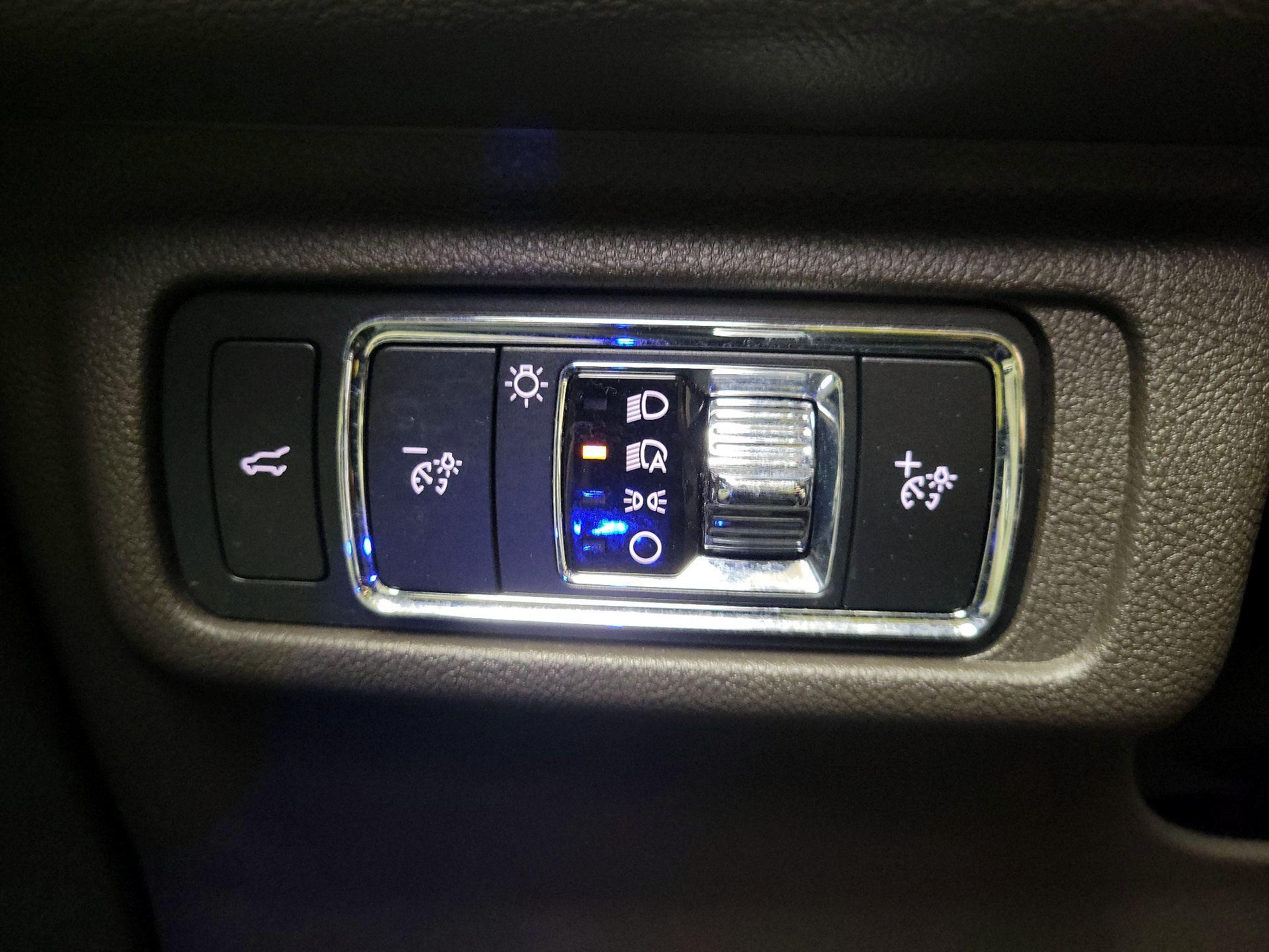 Thumbnail: 2022 Lincoln Corsair - 13