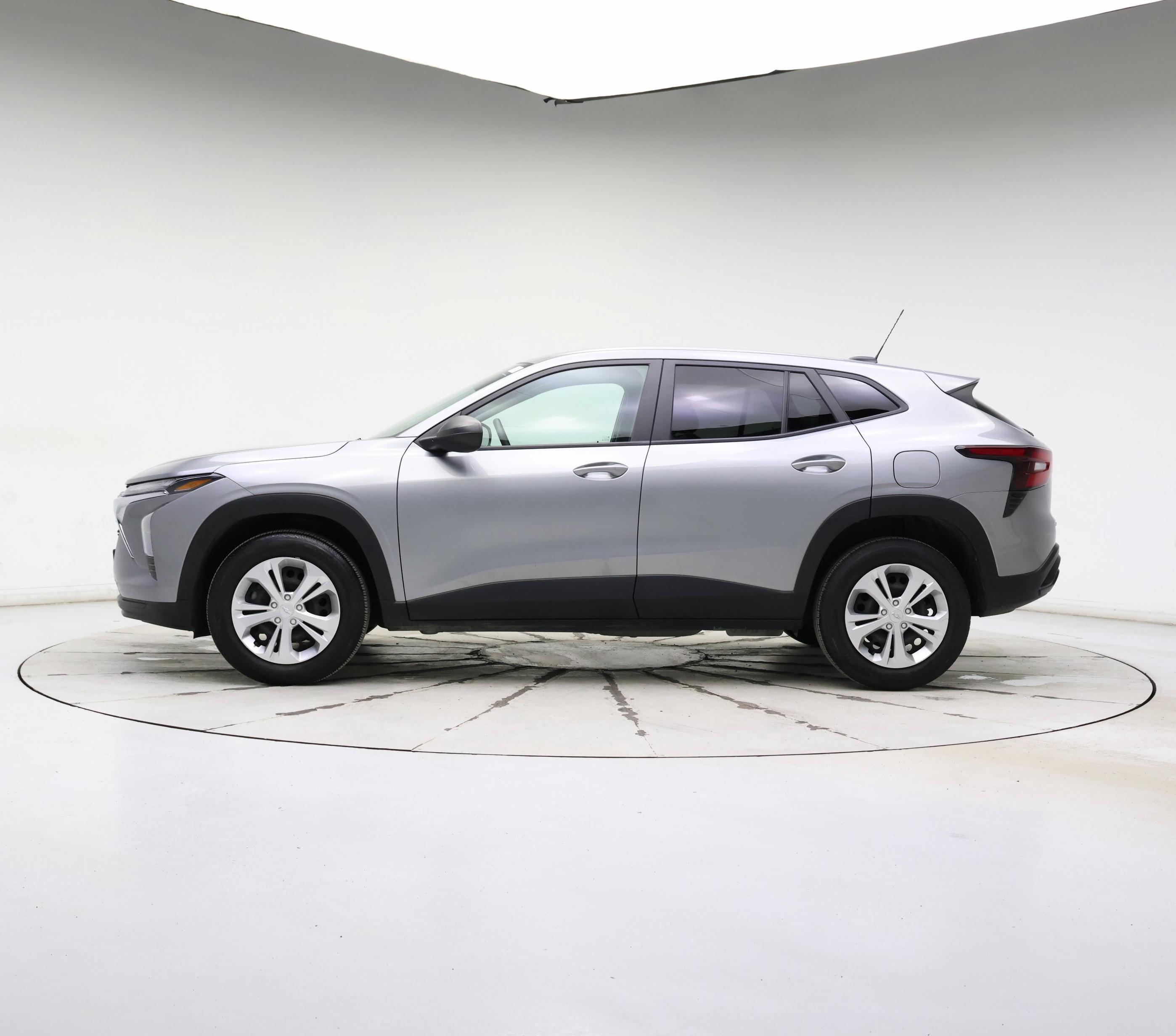 Thumbnail: 2024 Chevrolet Trax - 3