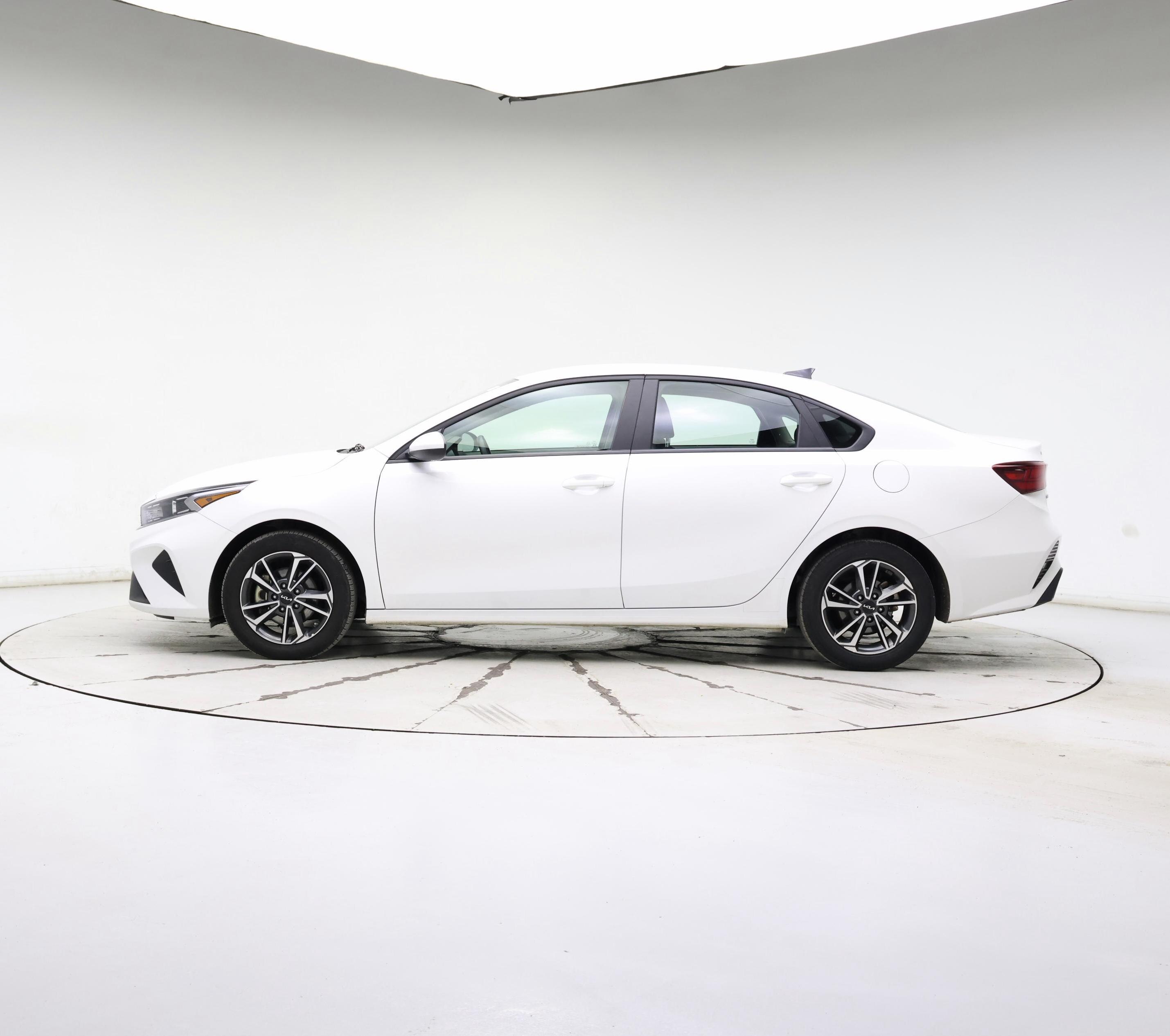 Thumbnail: 2024 Kia Forte - 3