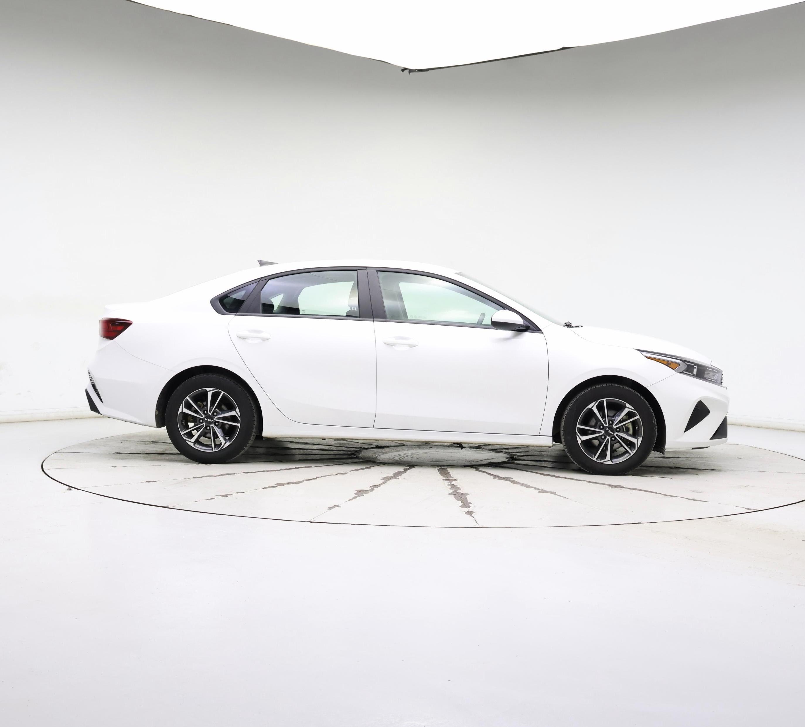 Thumbnail: 2024 Kia Forte - 7