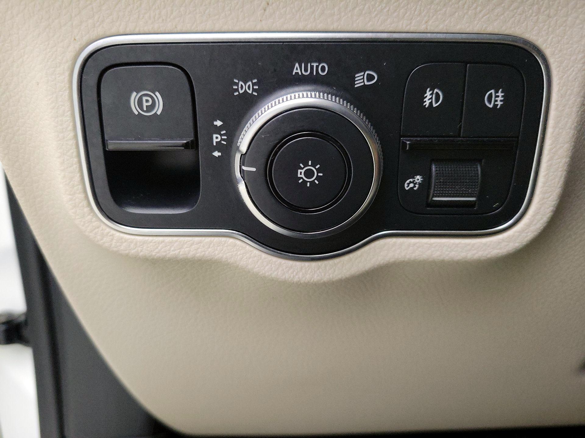 Thumbnail: 2022 Mercedes-Benz GLB - 13