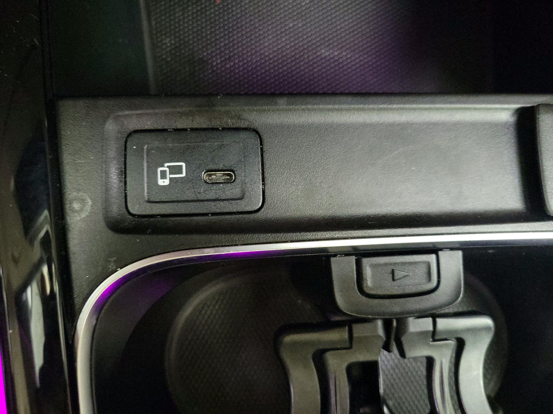 Thumbnail: 2022 Mercedes-Benz GLB - 19