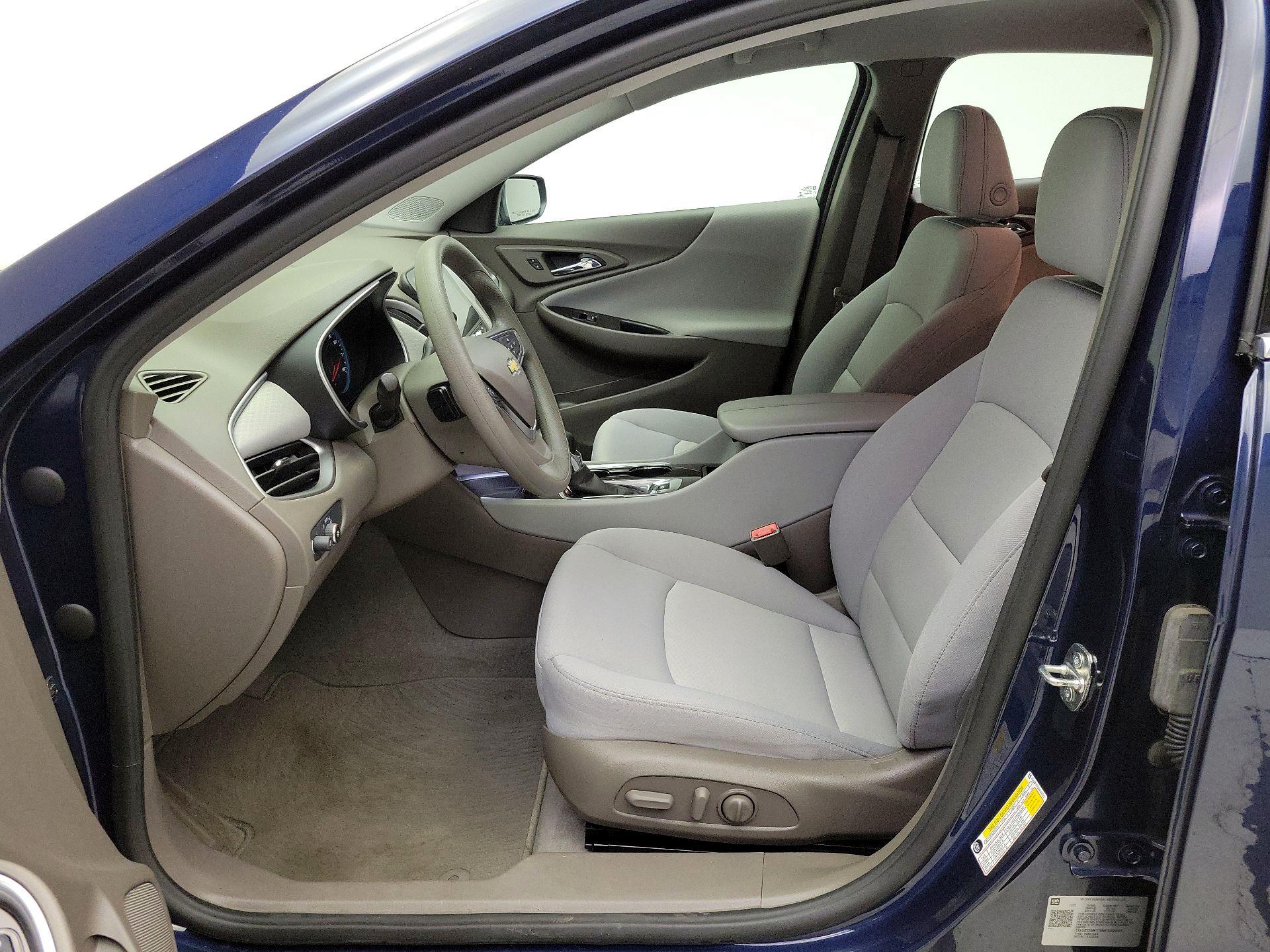 Thumbnail: 2022 Chevrolet Malibu - 11