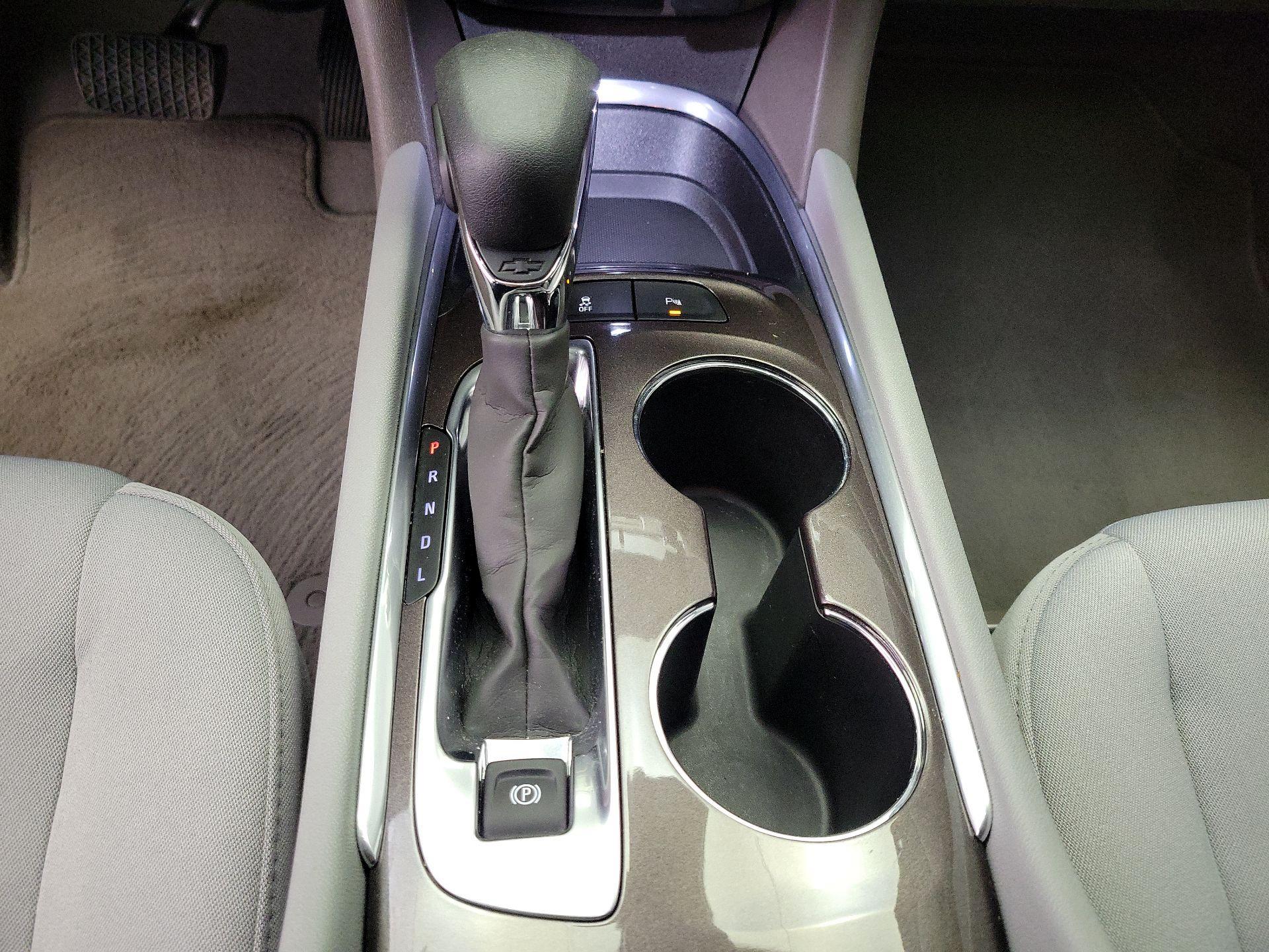 Thumbnail: 2022 Chevrolet Malibu - 16