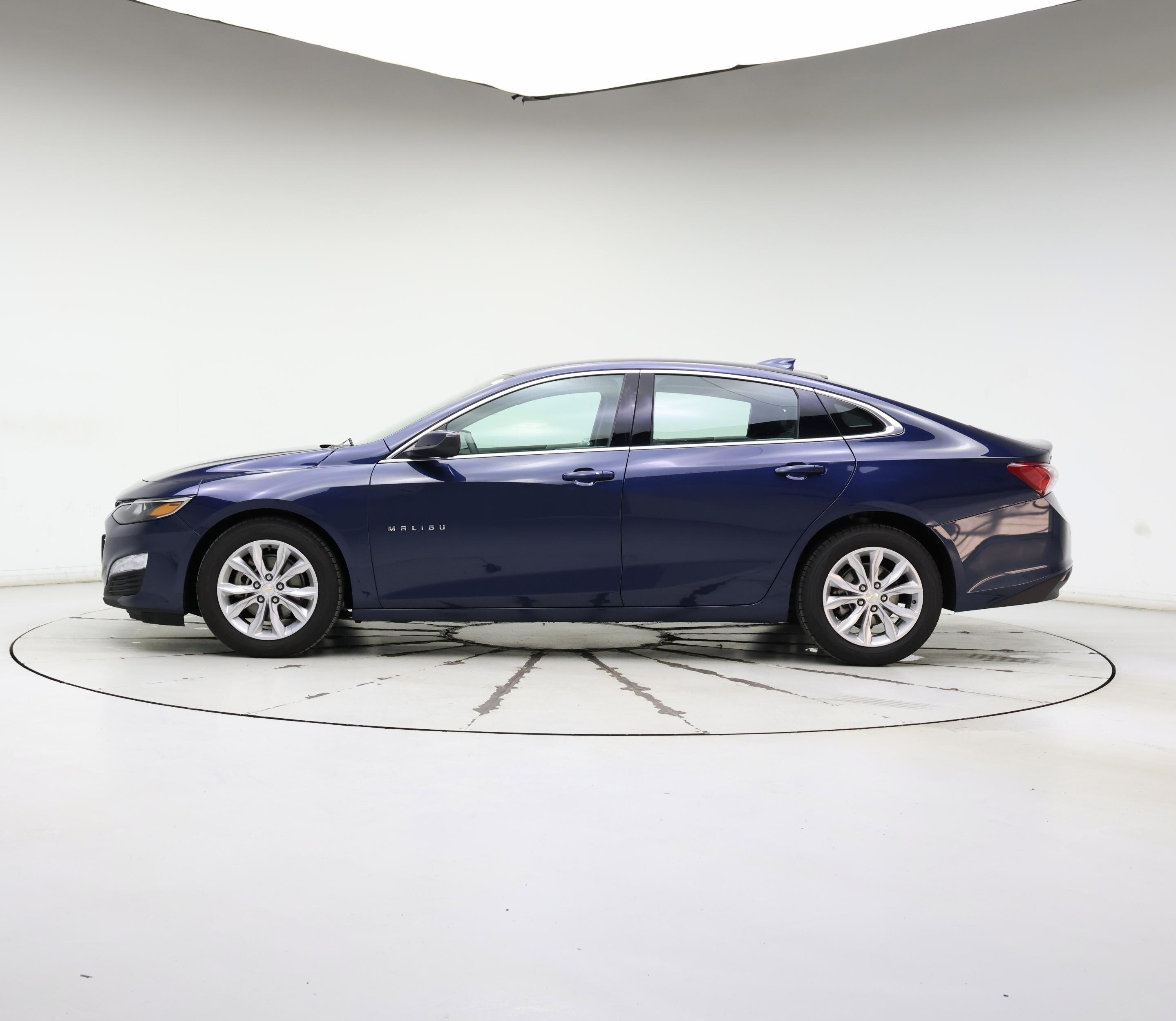 Thumbnail: 2022 Chevrolet Malibu - 3