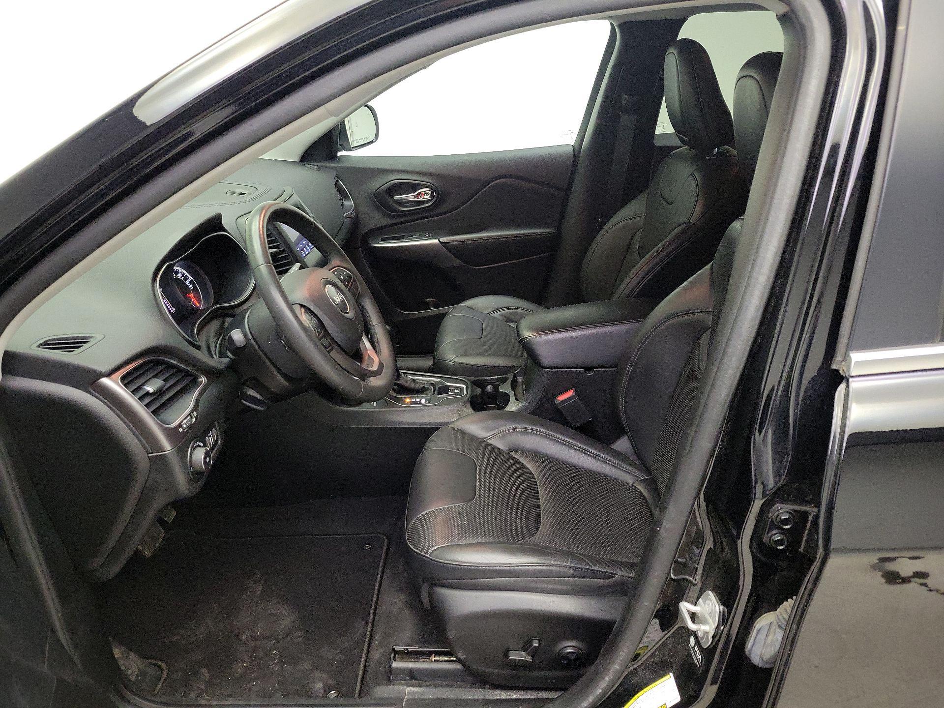 Thumbnail: 2021 Jeep Cherokee - 11