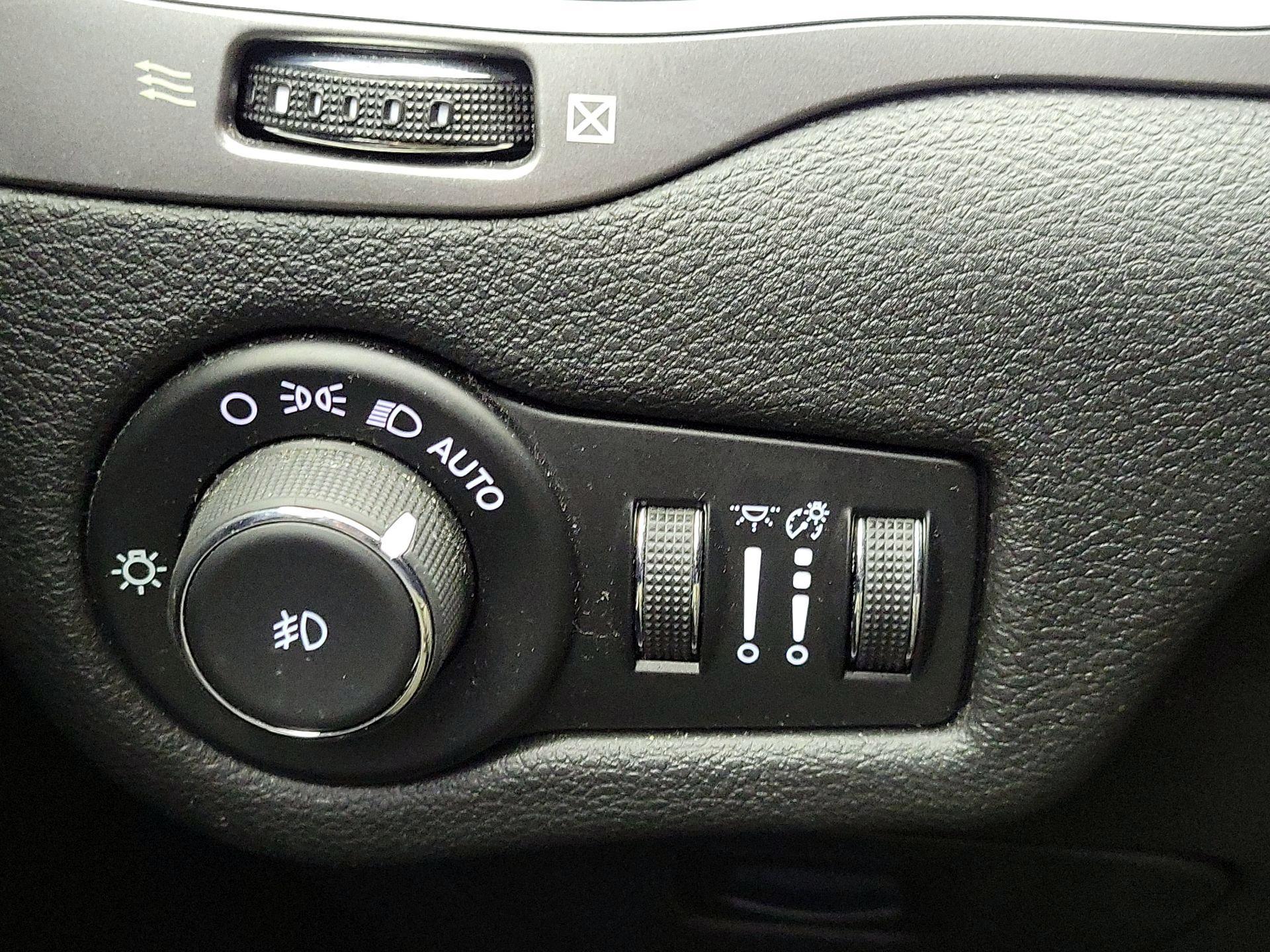 Thumbnail: 2021 Jeep Cherokee - 13