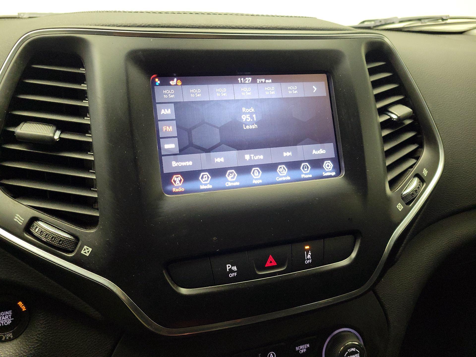 Thumbnail: 2021 Jeep Cherokee - 15