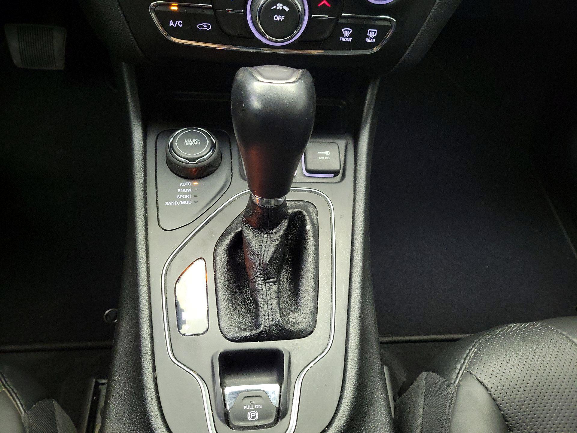 Thumbnail: 2021 Jeep Cherokee - 17