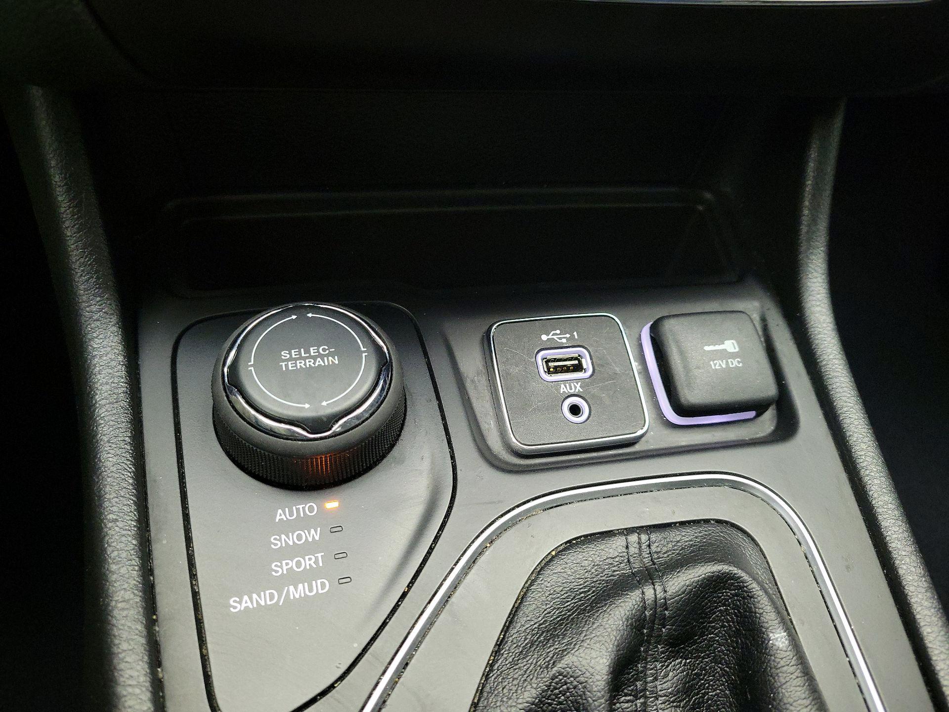 Thumbnail: 2021 Jeep Cherokee - 18