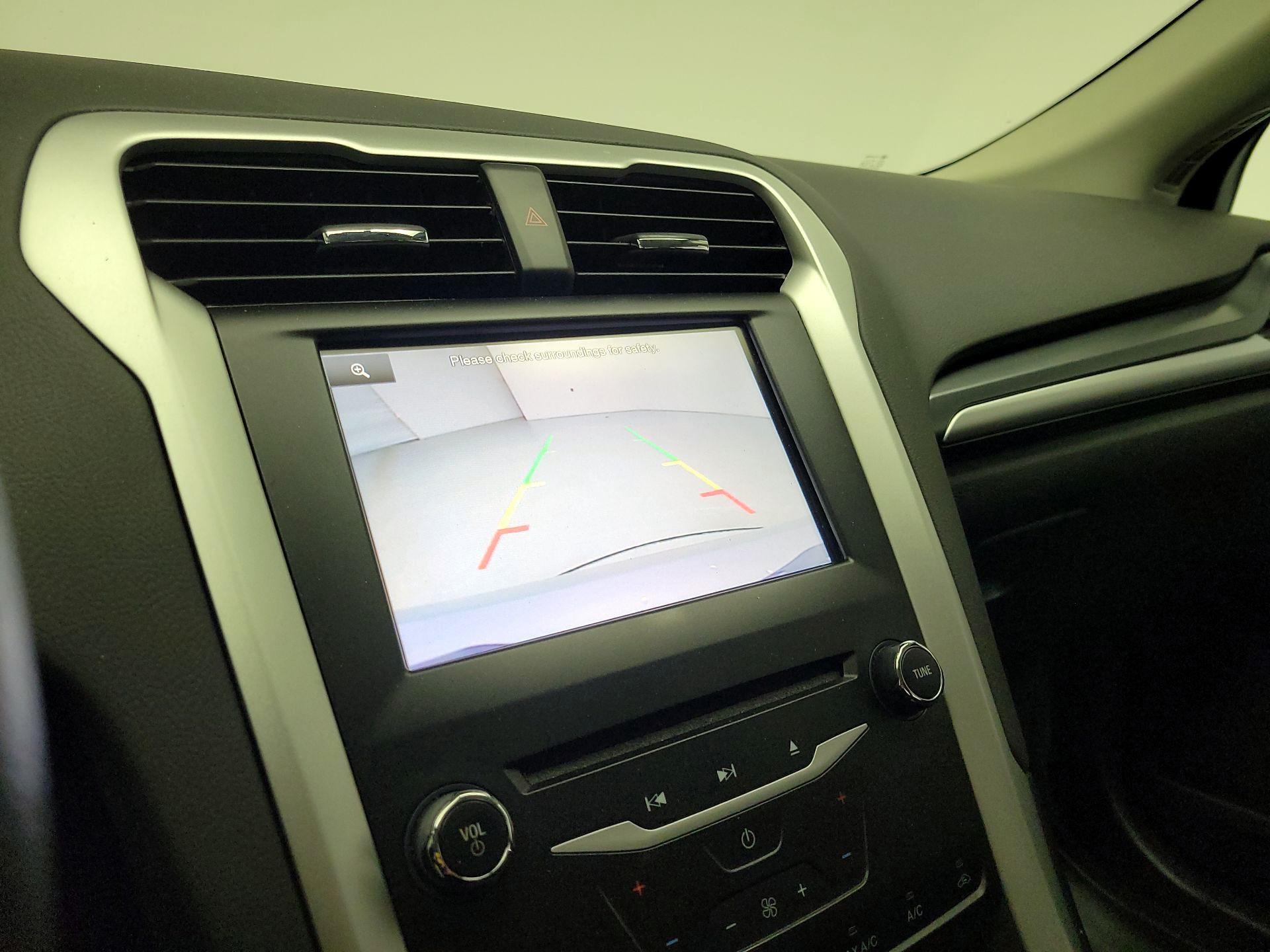 Thumbnail: 2015 Ford Fusion - 15