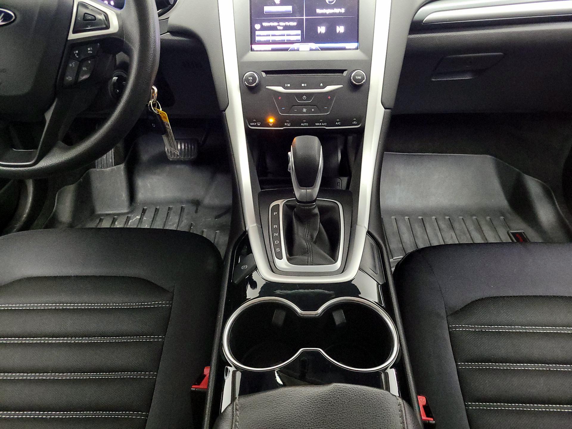 Thumbnail: 2015 Ford Fusion - 18