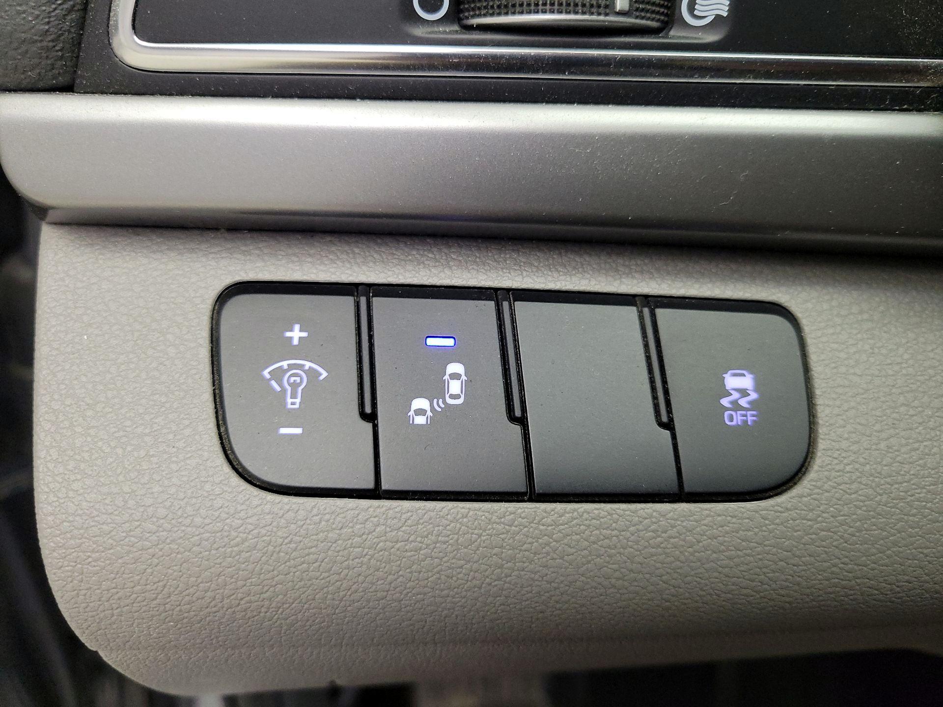 Thumbnail: 2018 Hyundai Elantra - 13