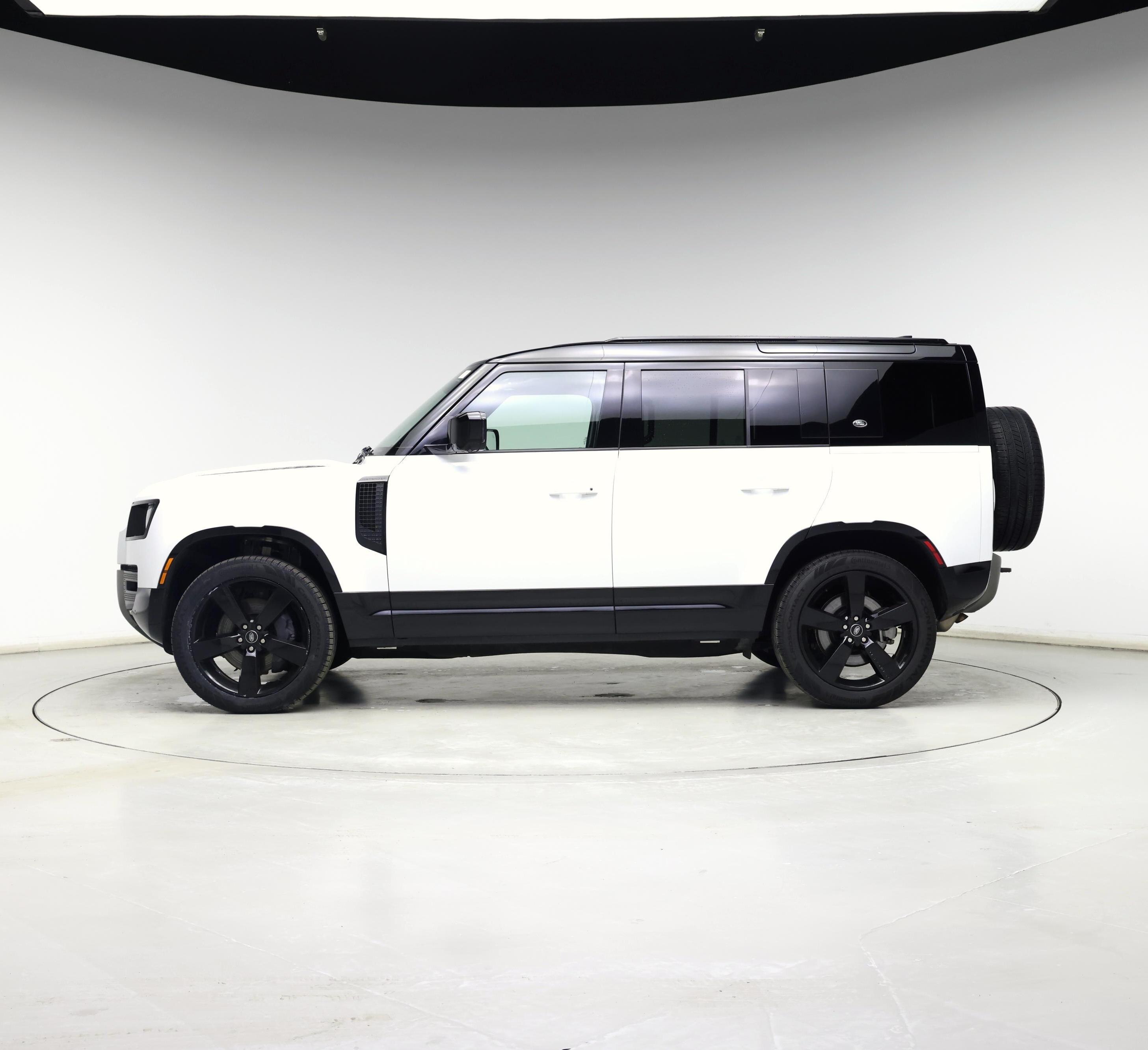 Thumbnail: 2022 Land Rover Defender - 3