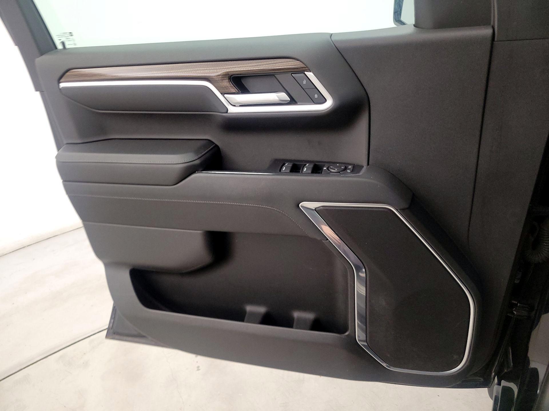 Thumbnail: 2022 Chevrolet Silverado 1500 - 12