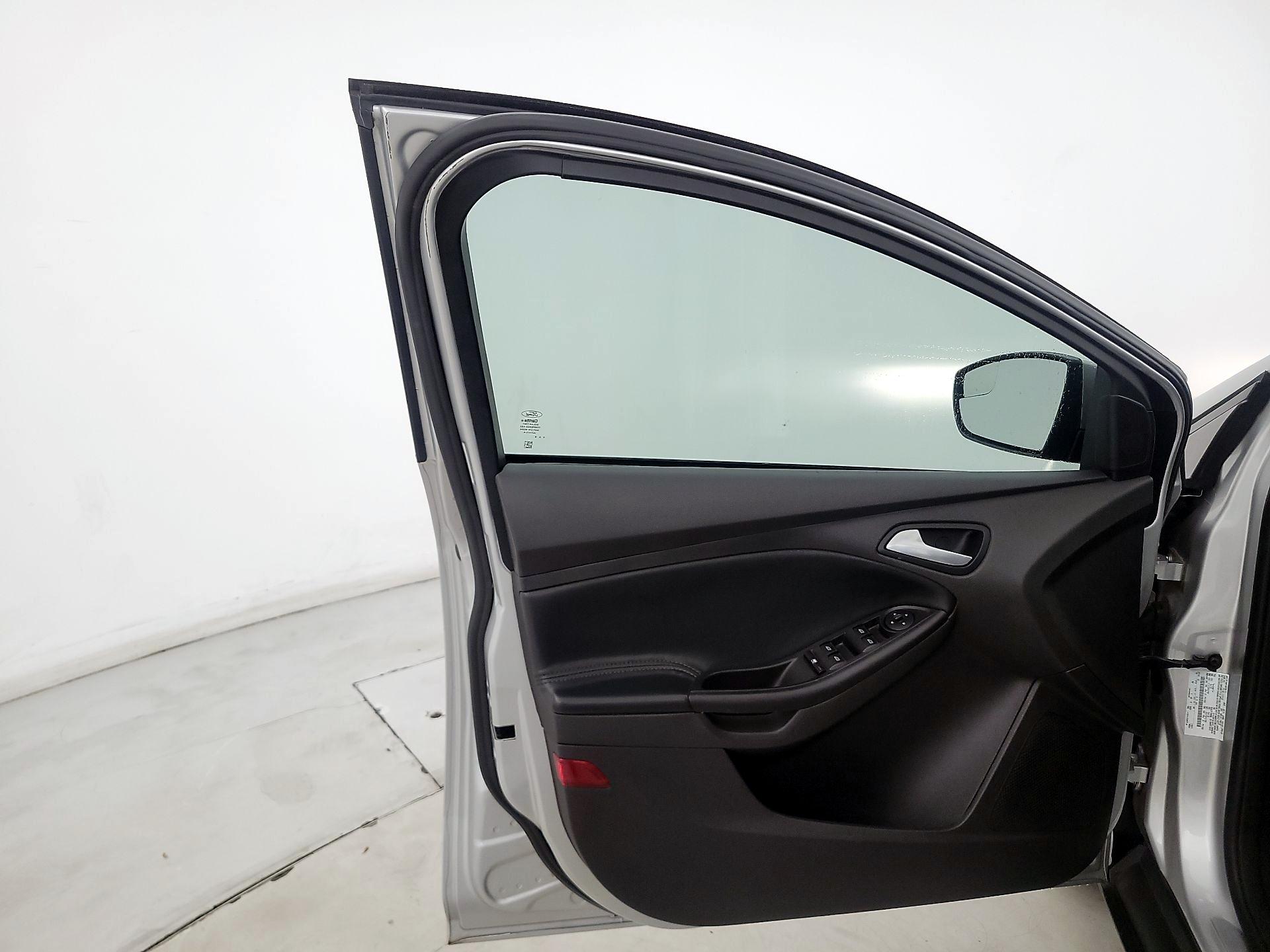 Thumbnail: 2014 Ford Focus - 12