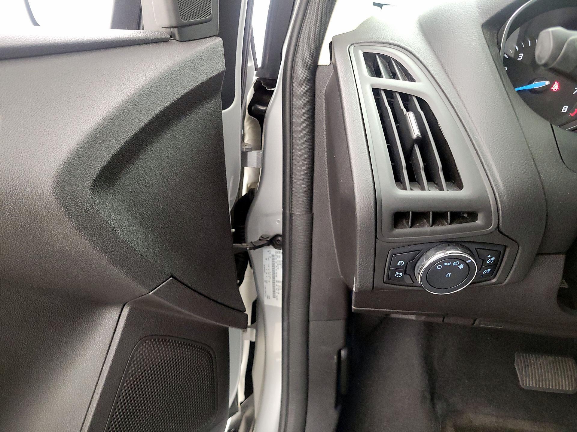 Thumbnail: 2014 Ford Focus - 13