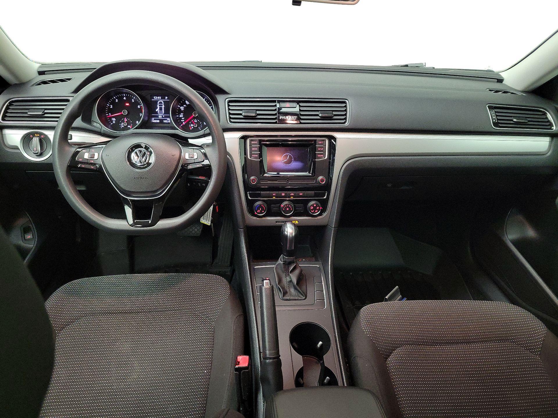 Thumbnail: 2018 Volkswagen Passat - 9