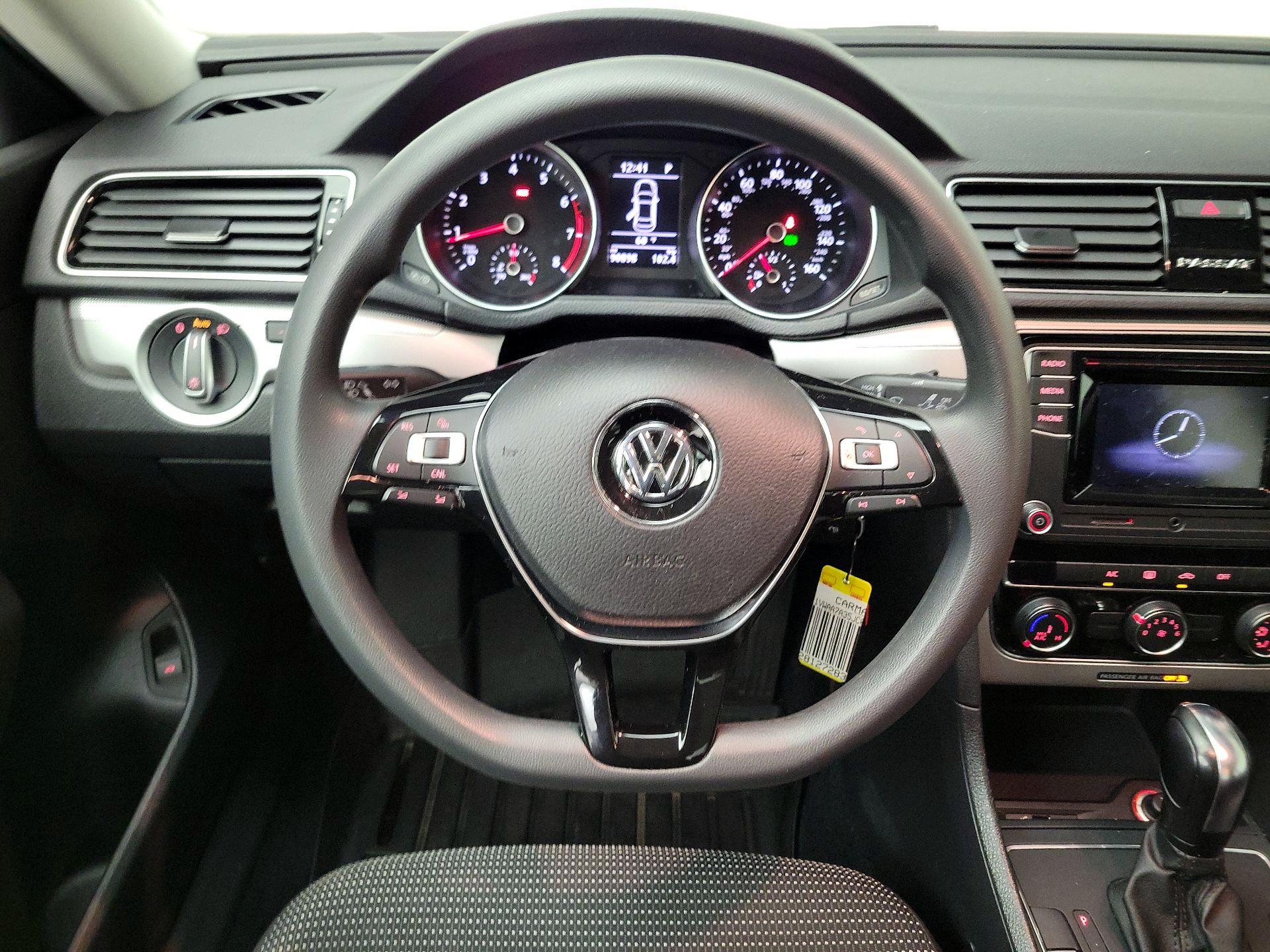 Thumbnail: 2018 Volkswagen Passat - 10