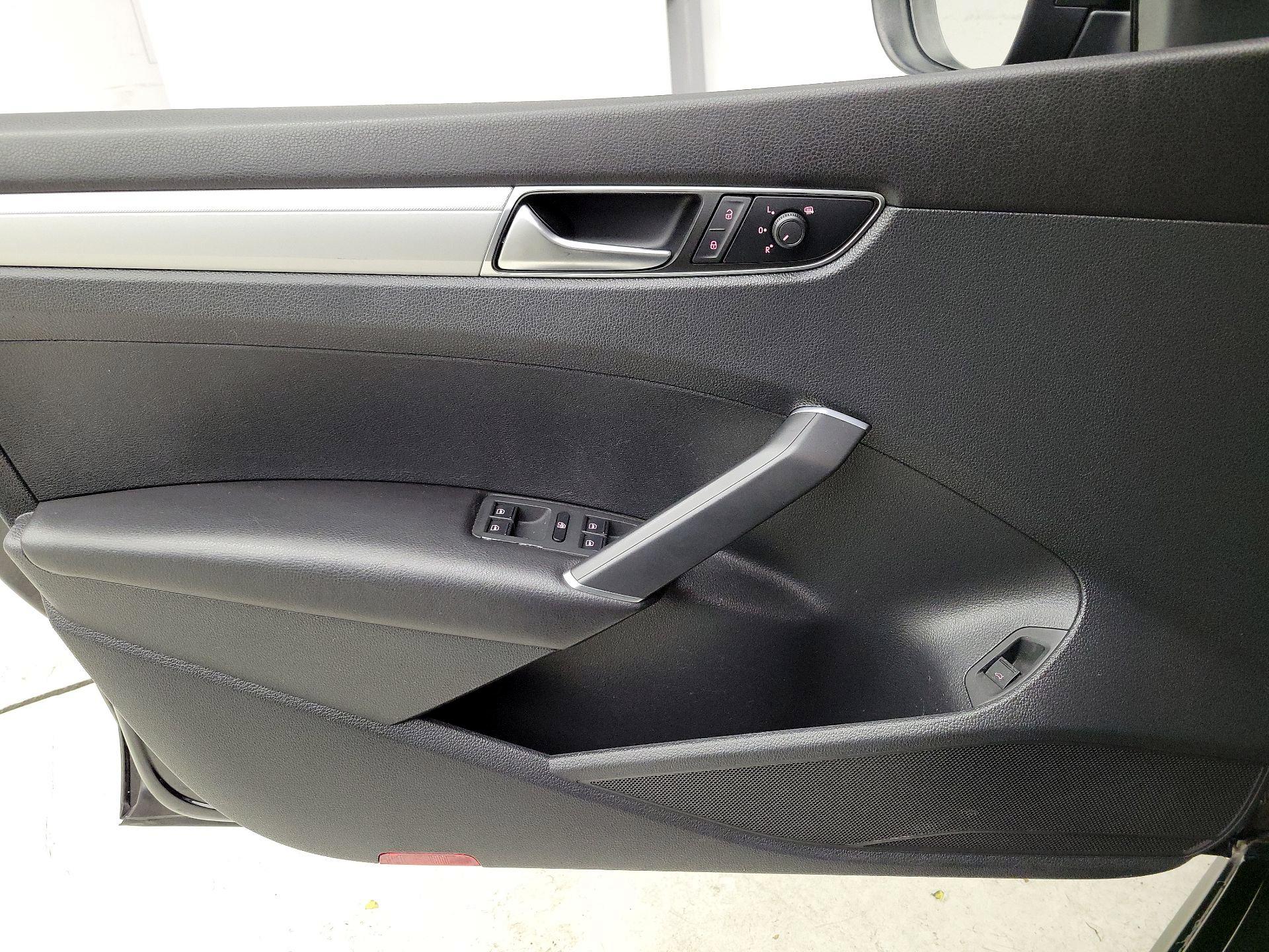 Thumbnail: 2018 Volkswagen Passat - 12