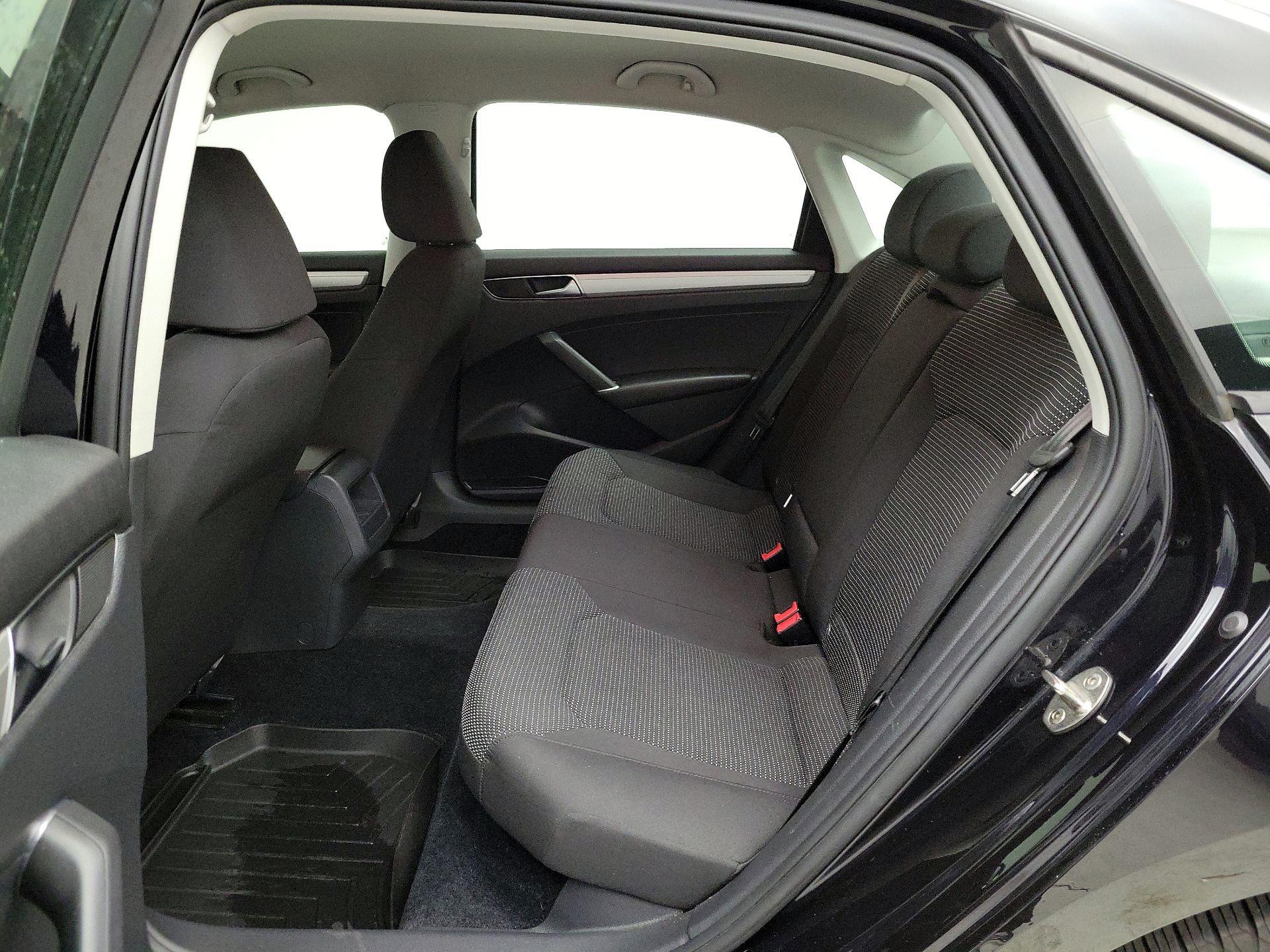 Thumbnail: 2018 Volkswagen Passat - 19