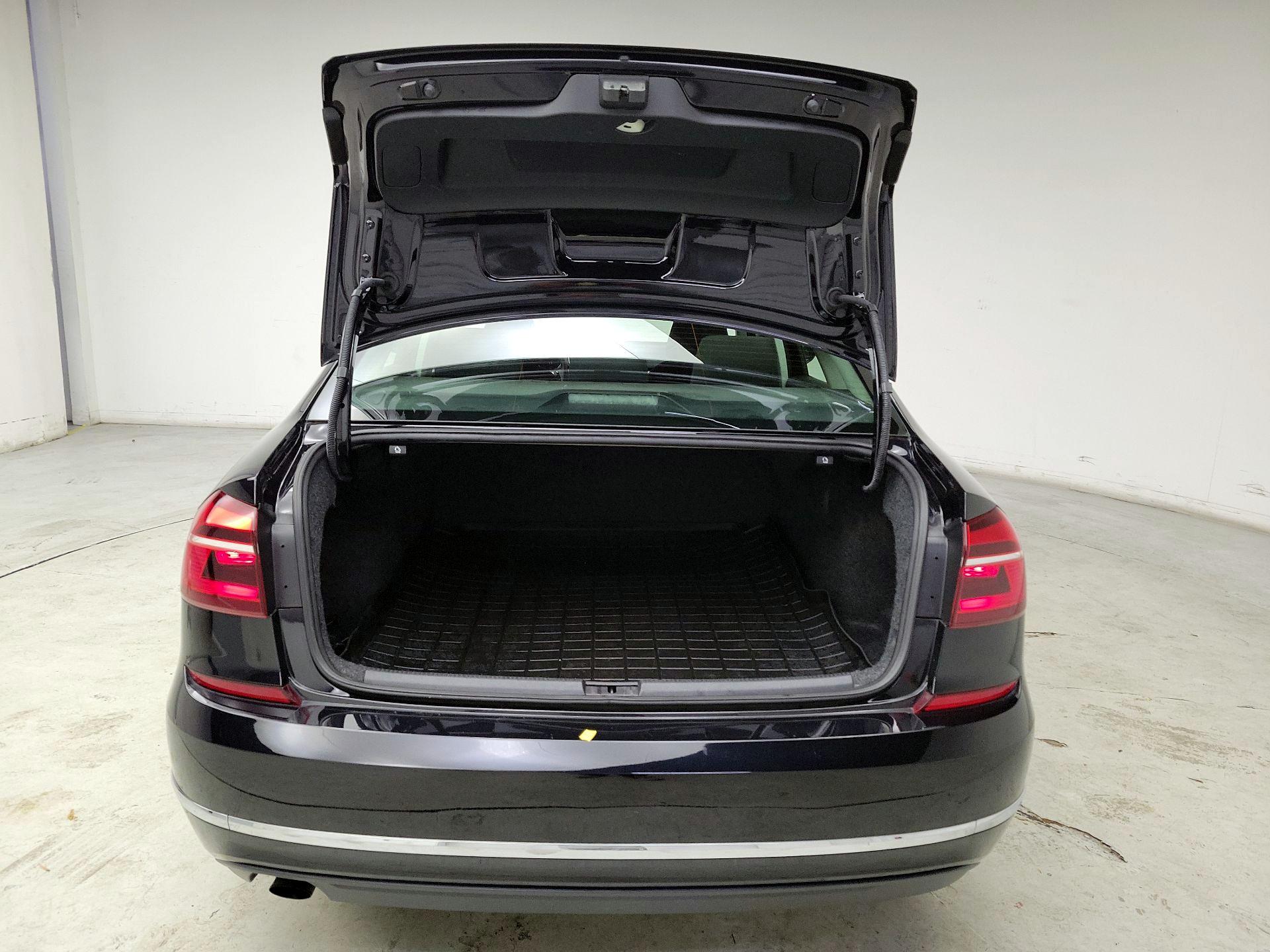 Thumbnail: 2018 Volkswagen Passat - 20