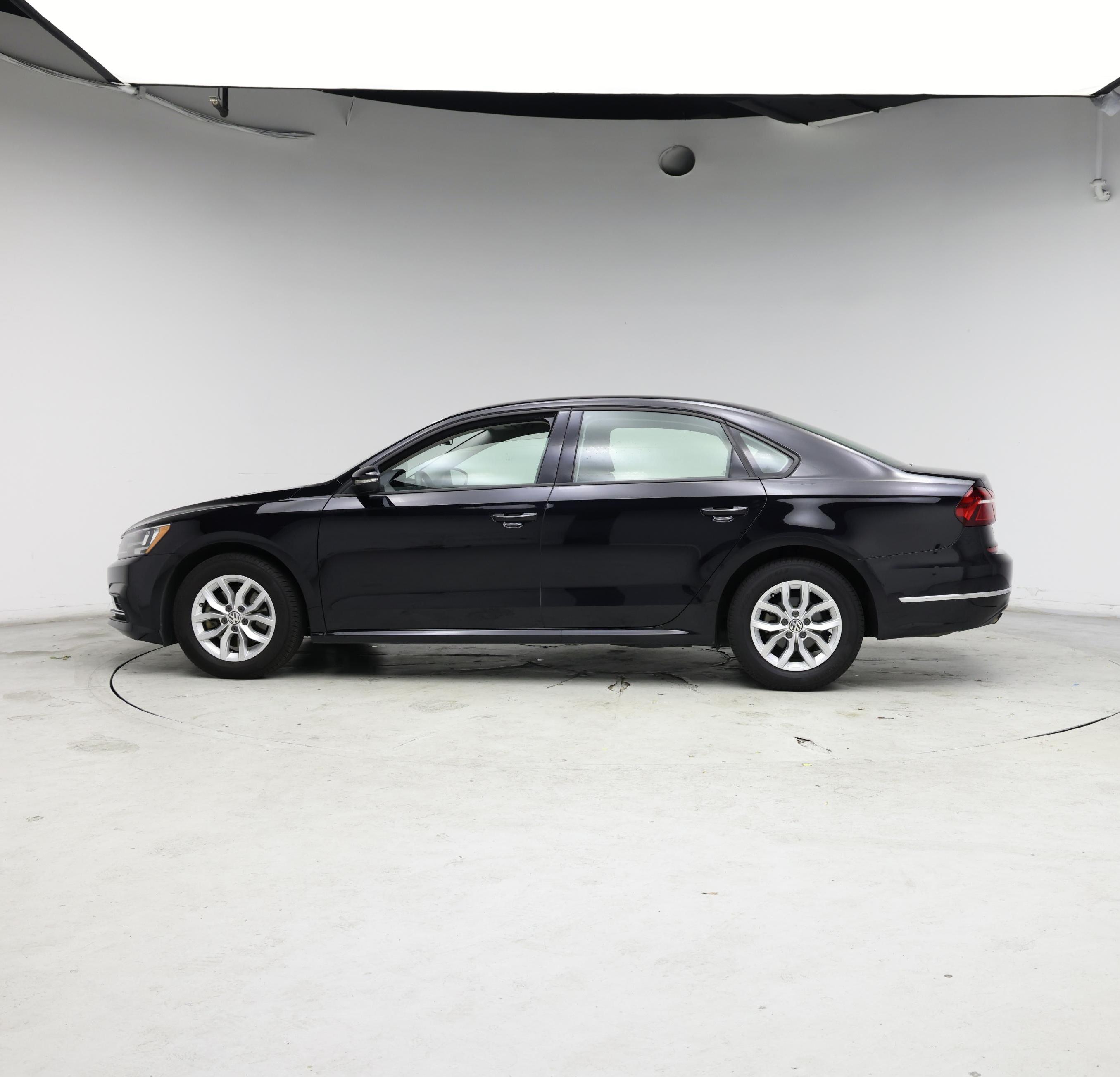 Thumbnail: 2018 Volkswagen Passat - 3