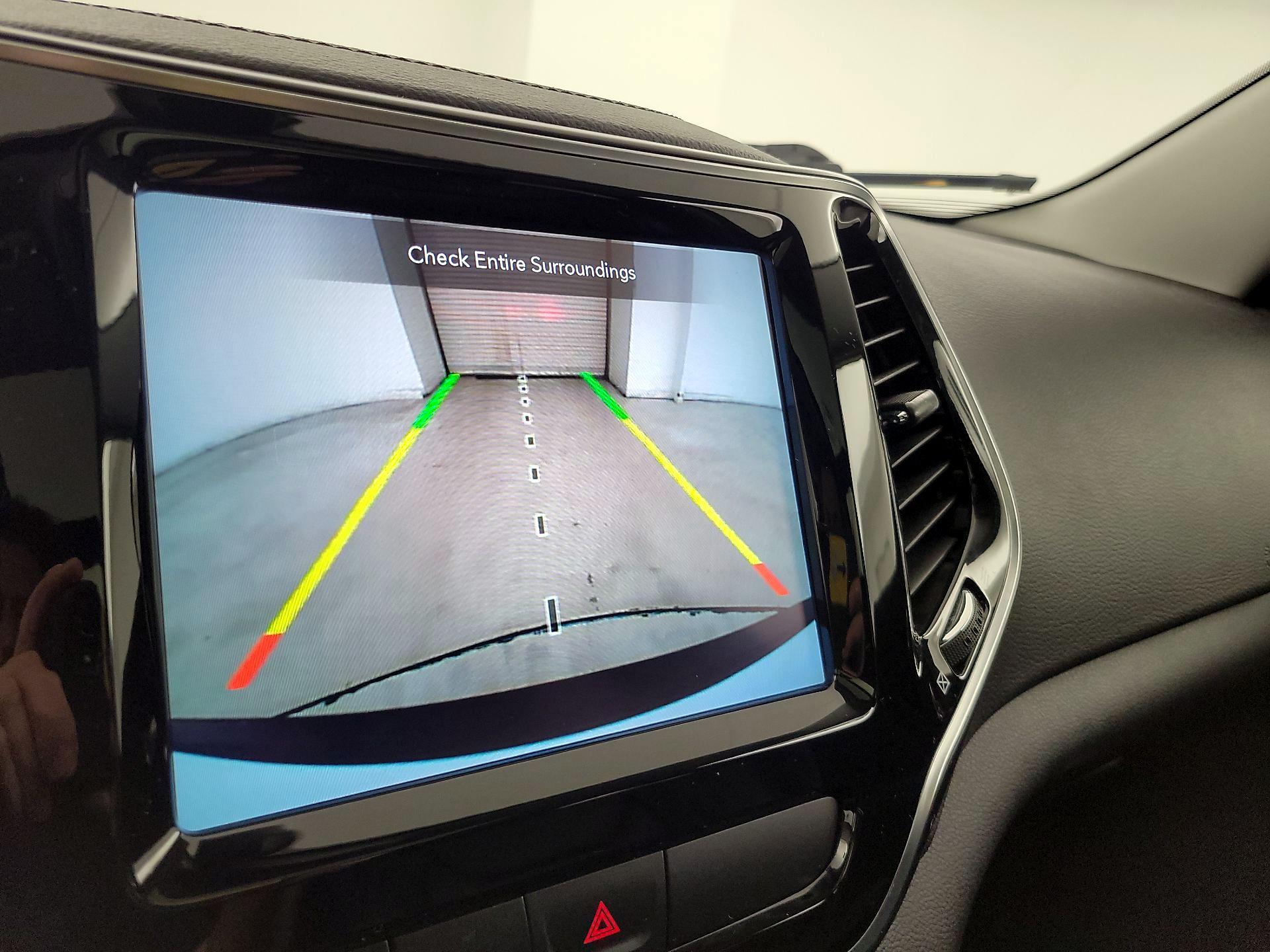 Thumbnail: 2019 Jeep Cherokee - 15