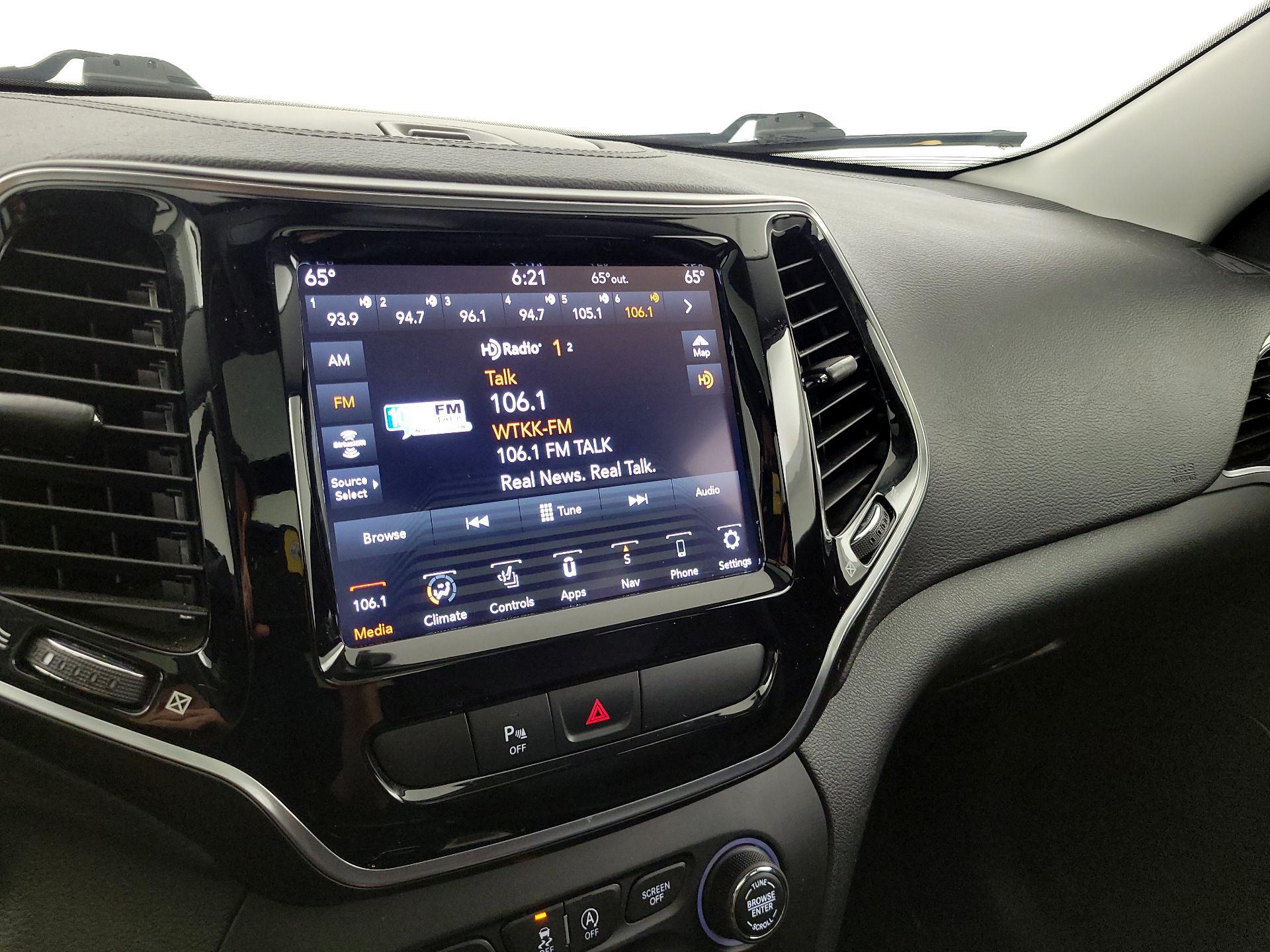 Thumbnail: 2019 Jeep Cherokee - 16