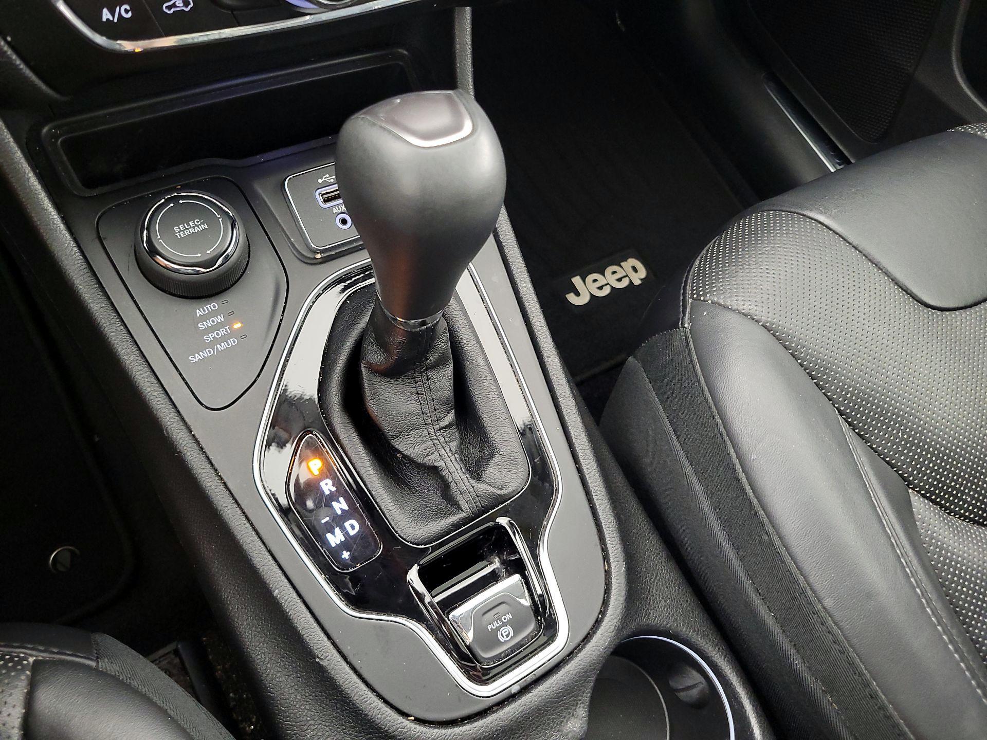 Thumbnail: 2019 Jeep Cherokee - 18