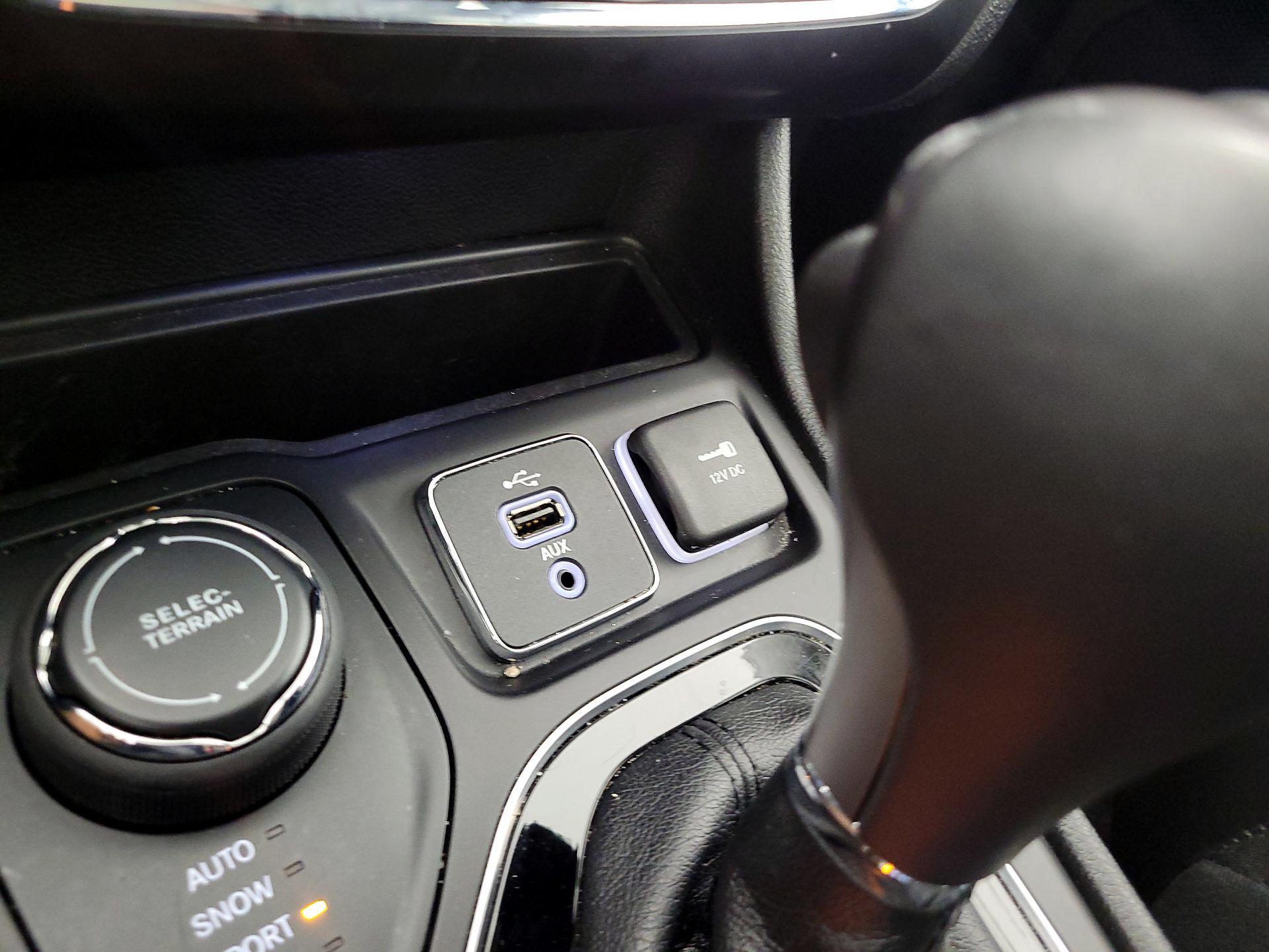 Thumbnail: 2019 Jeep Cherokee - 19