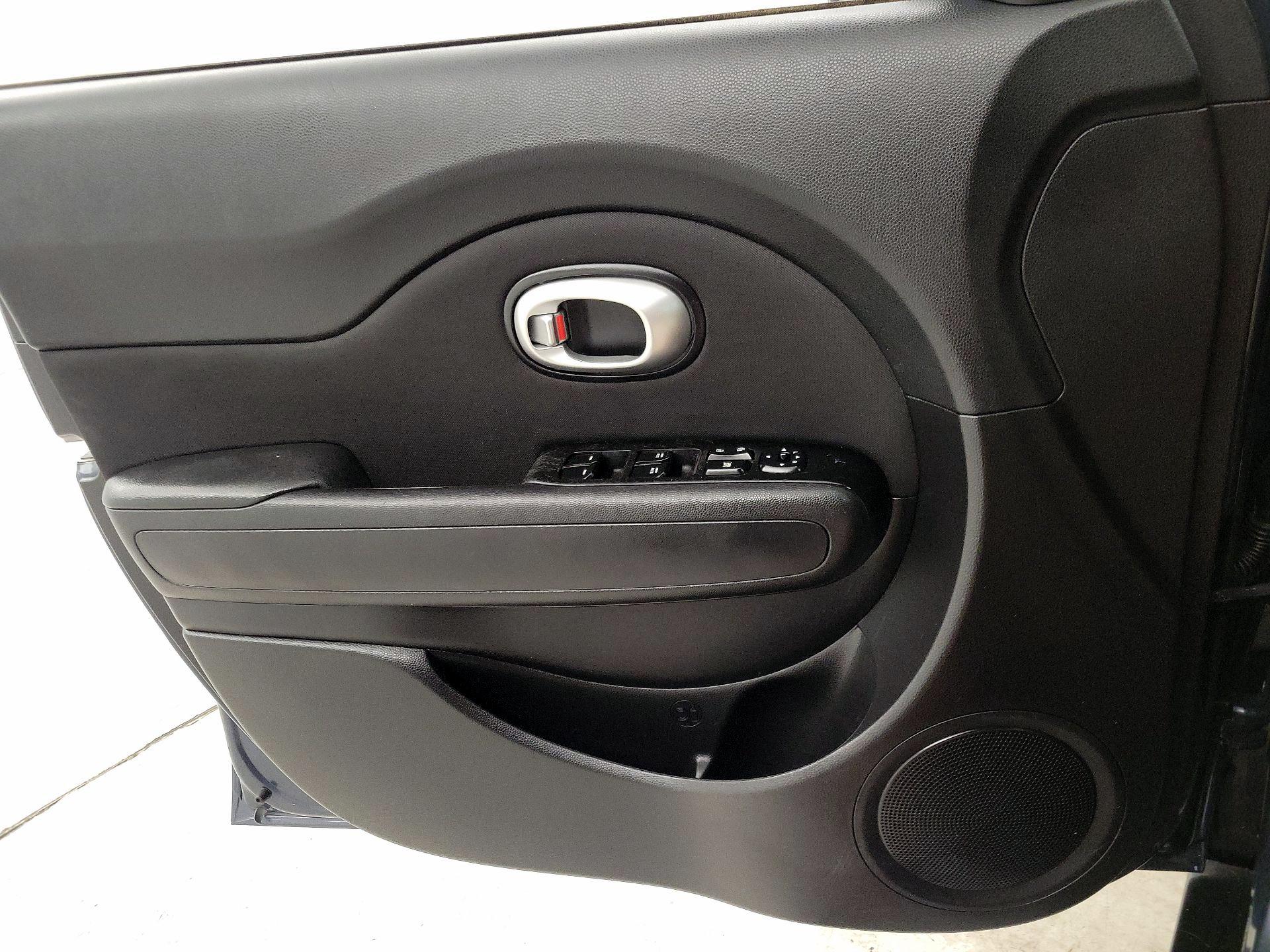 Thumbnail: 2015 Kia Soul - 12