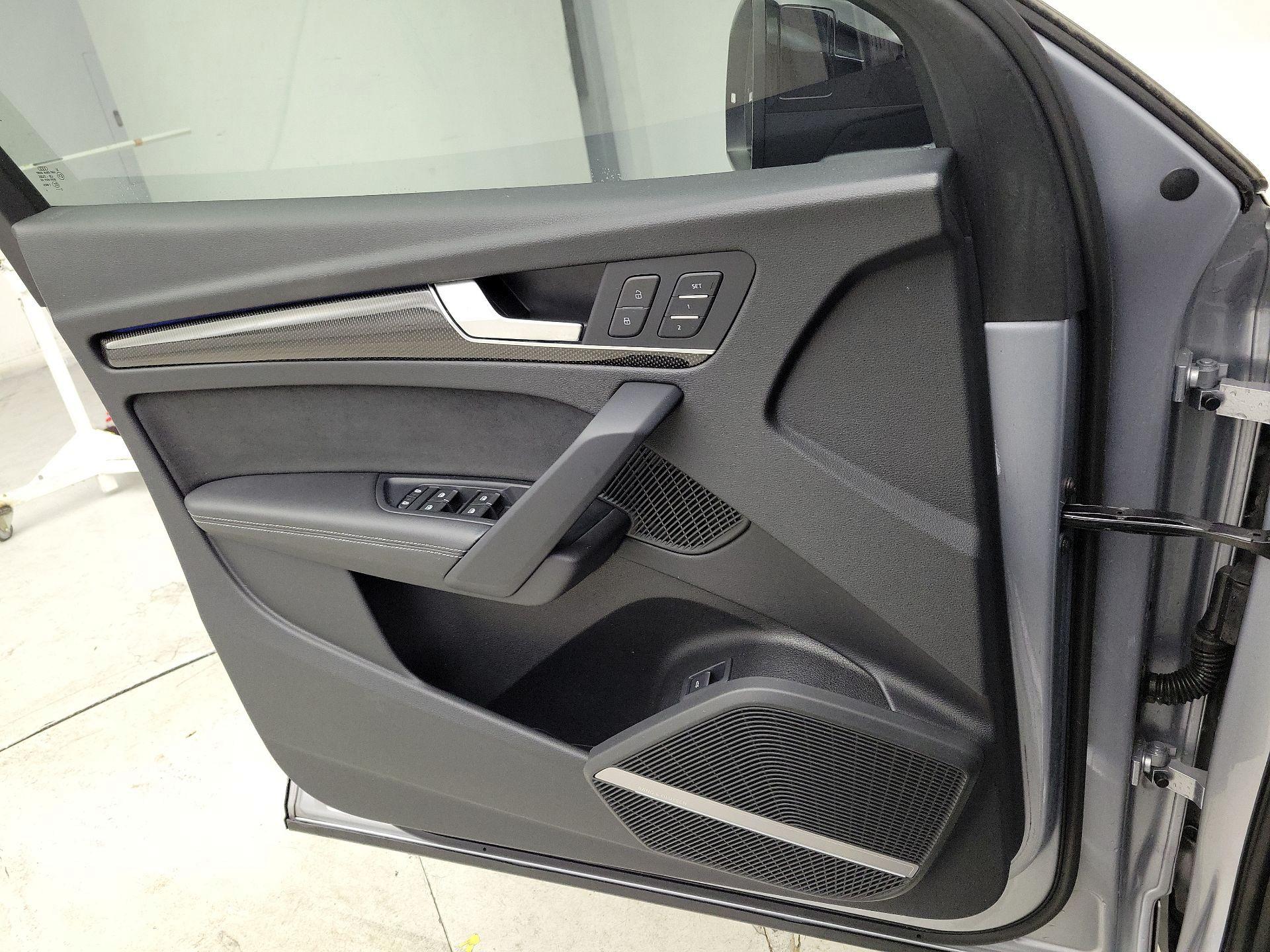 Thumbnail: 2023 Audi SQ5 - 12