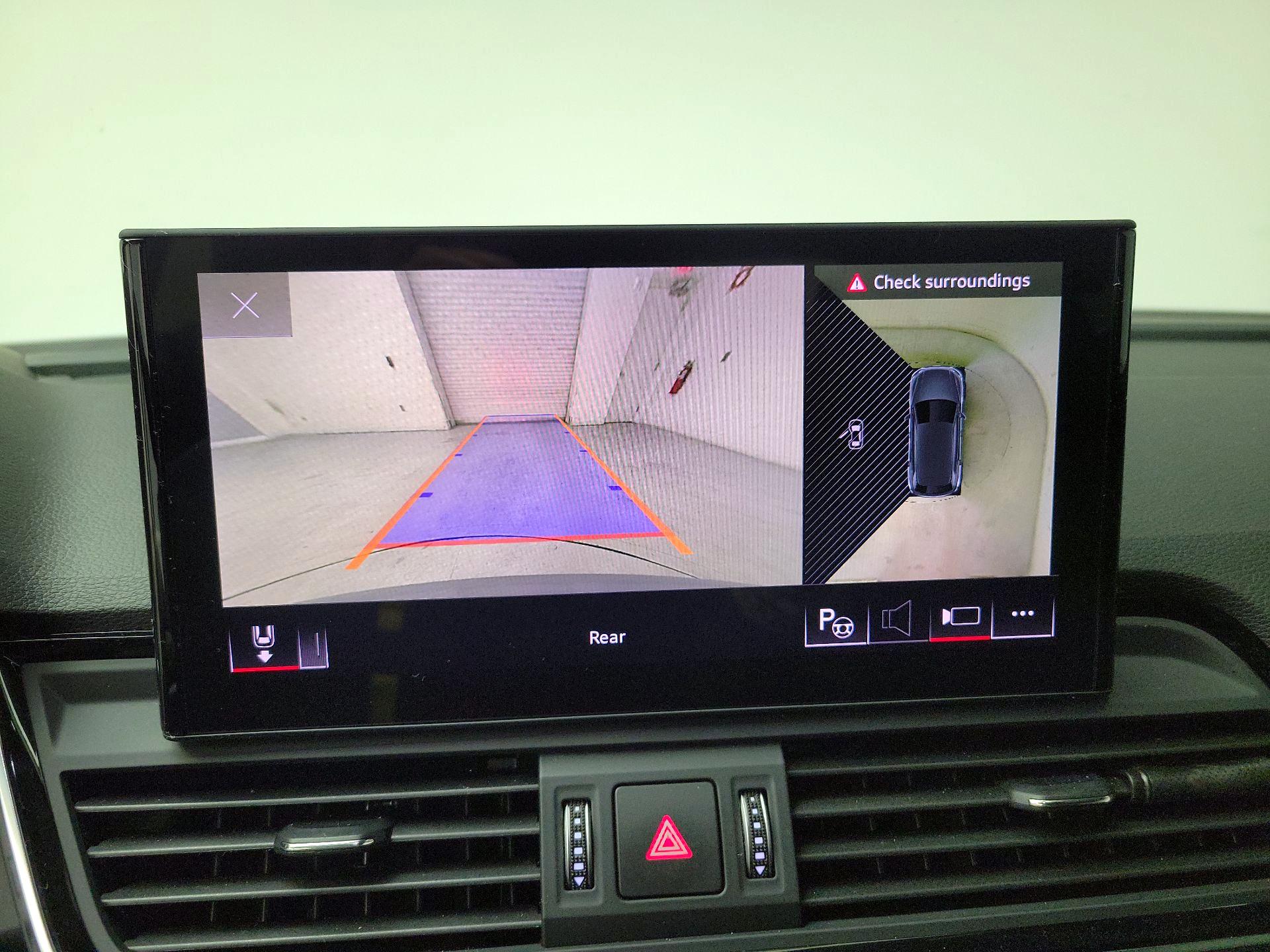 Thumbnail: 2023 Audi SQ5 - 15