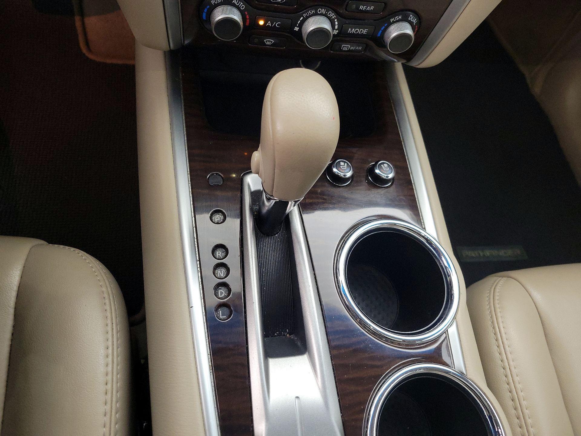 Thumbnail: 2015 Nissan Pathfinder - 18