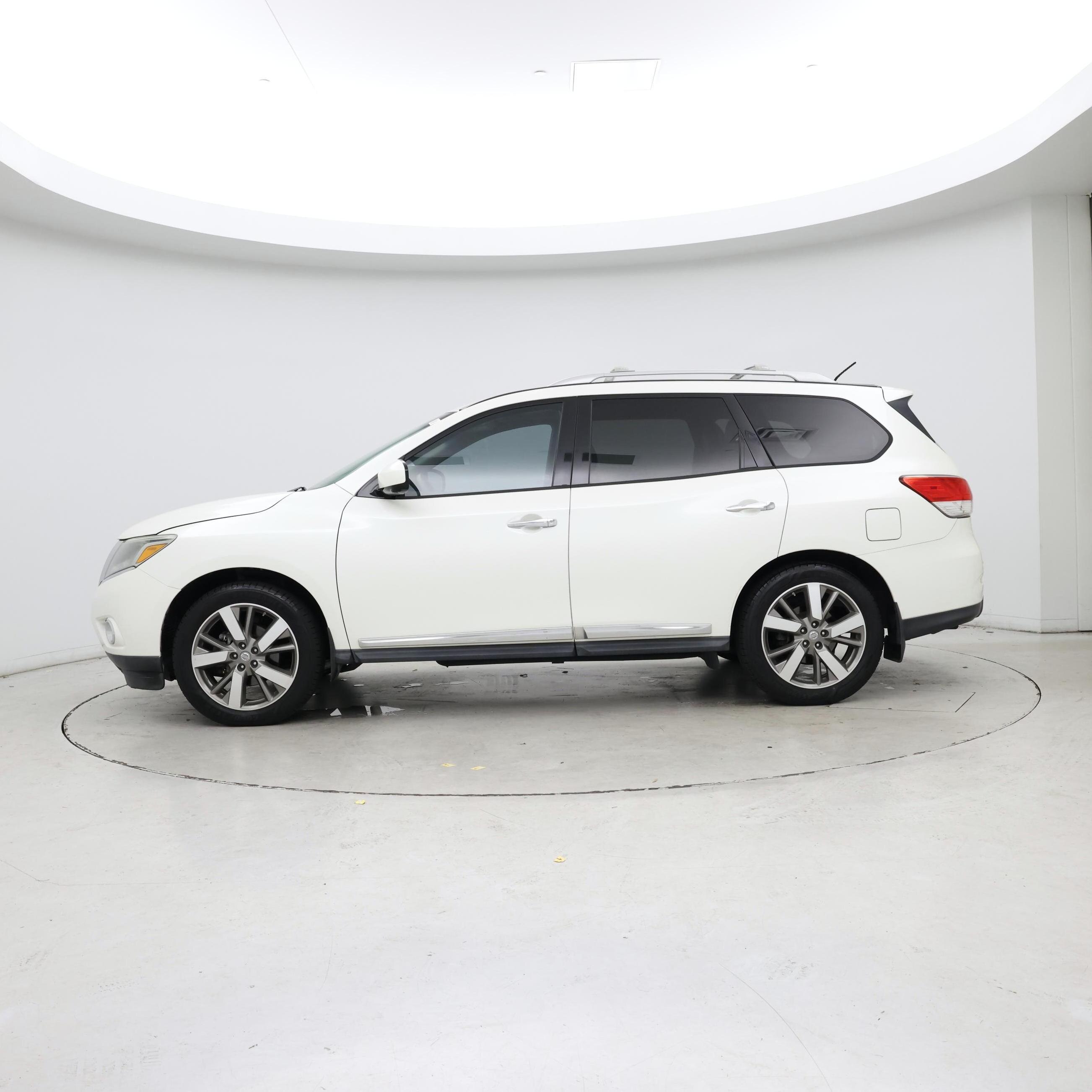 Thumbnail: 2015 Nissan Pathfinder - 3