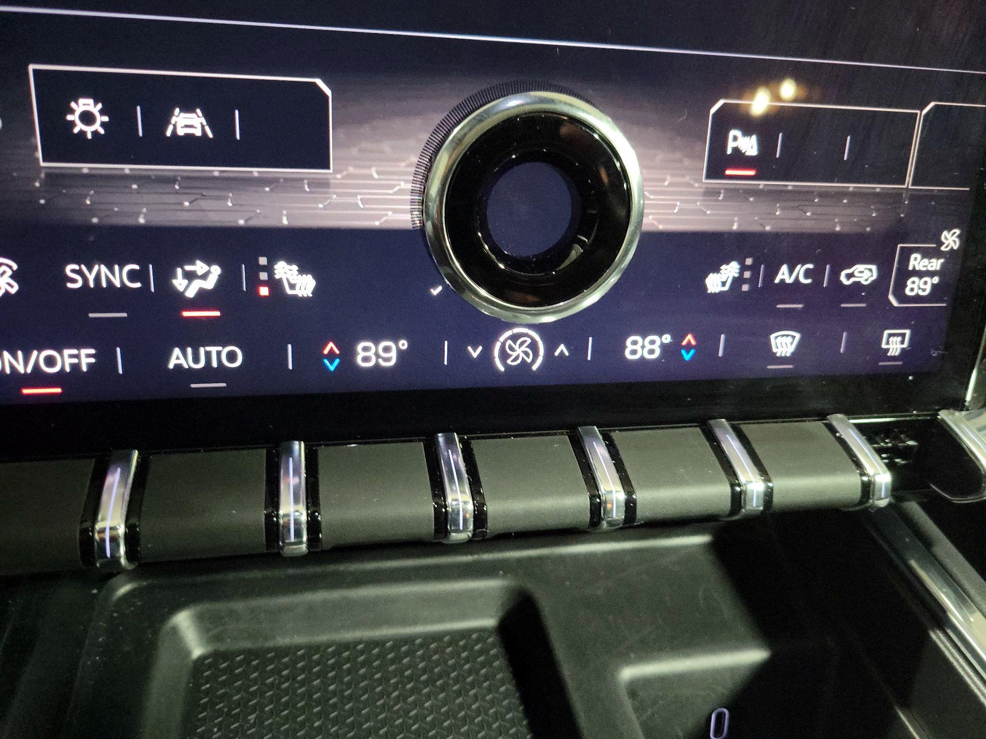 Thumbnail: 2024 GMC Acadia - 16