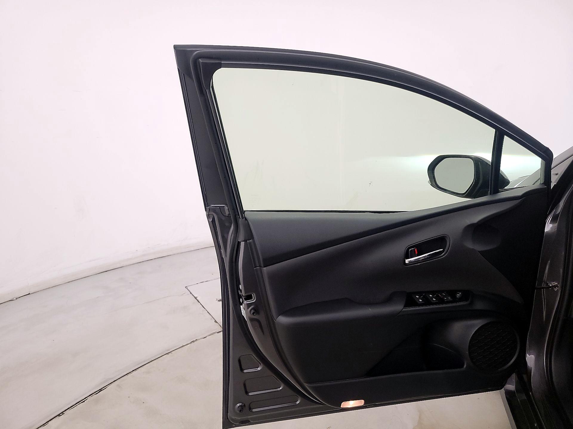 Thumbnail: 2016 Toyota Prius - 12