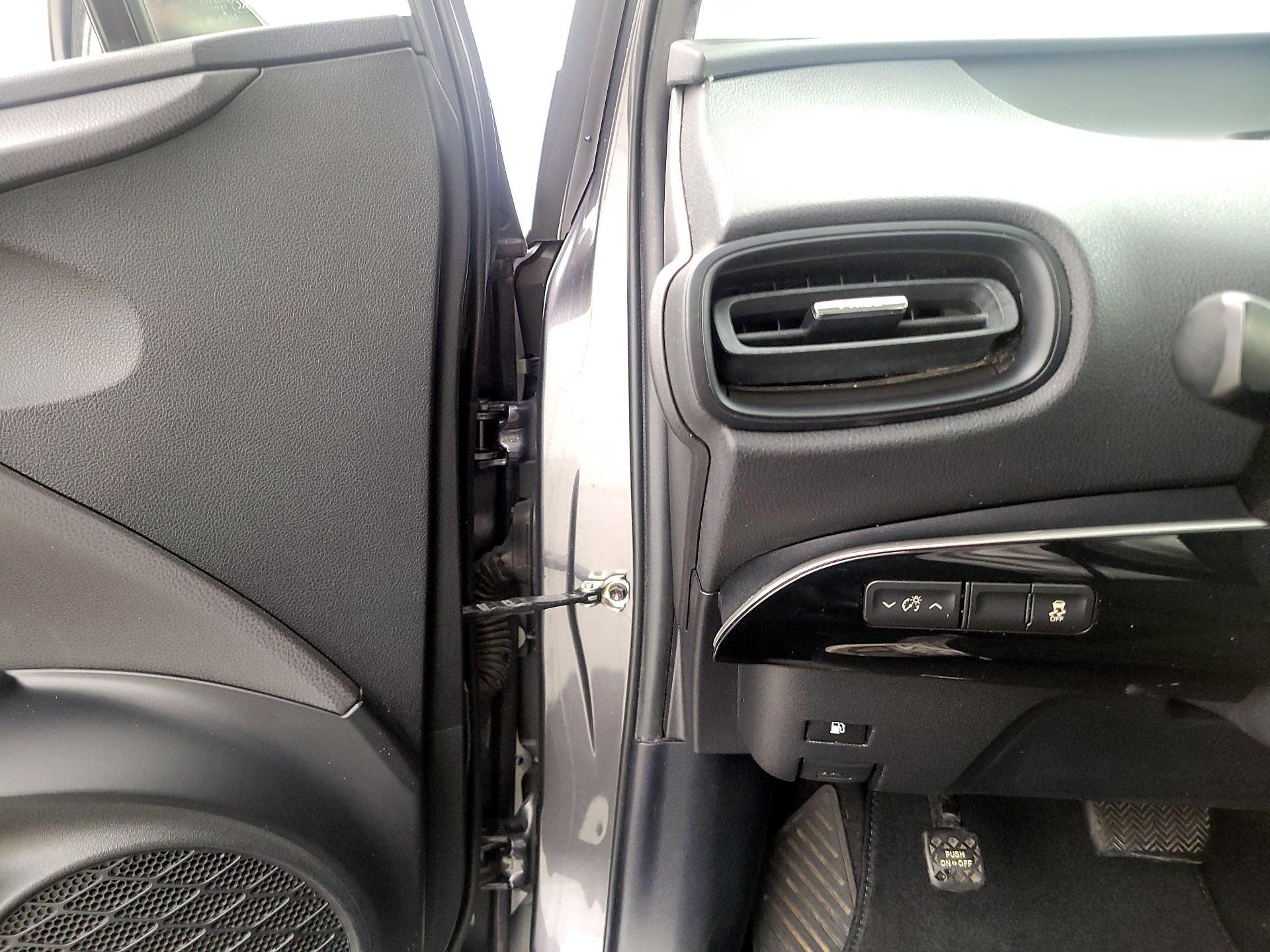 Thumbnail: 2016 Toyota Prius - 13