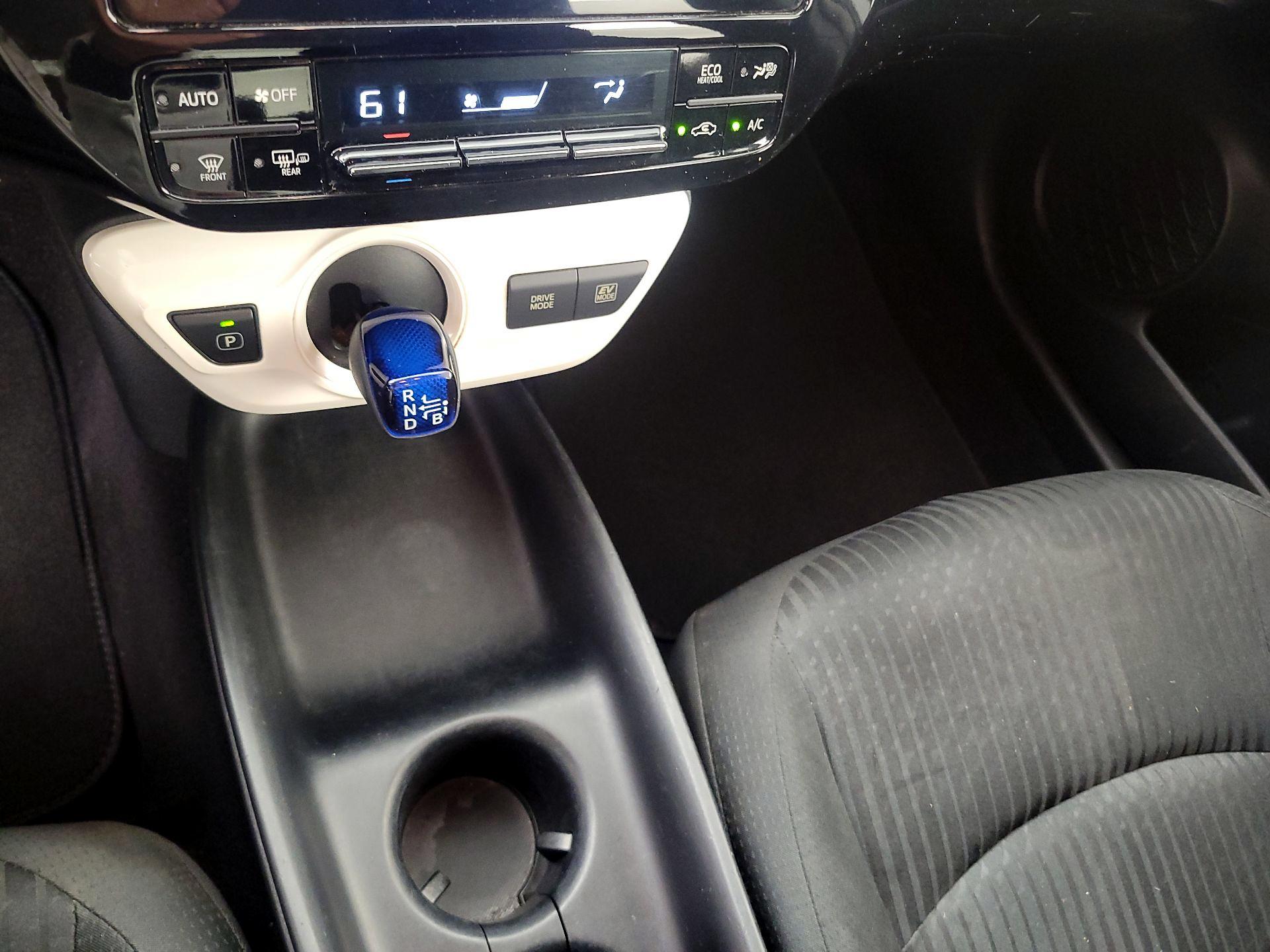 Thumbnail: 2016 Toyota Prius - 16