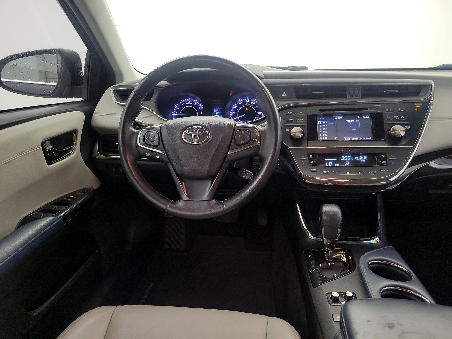 Thumbnail: 2015 Toyota Avalon - 10