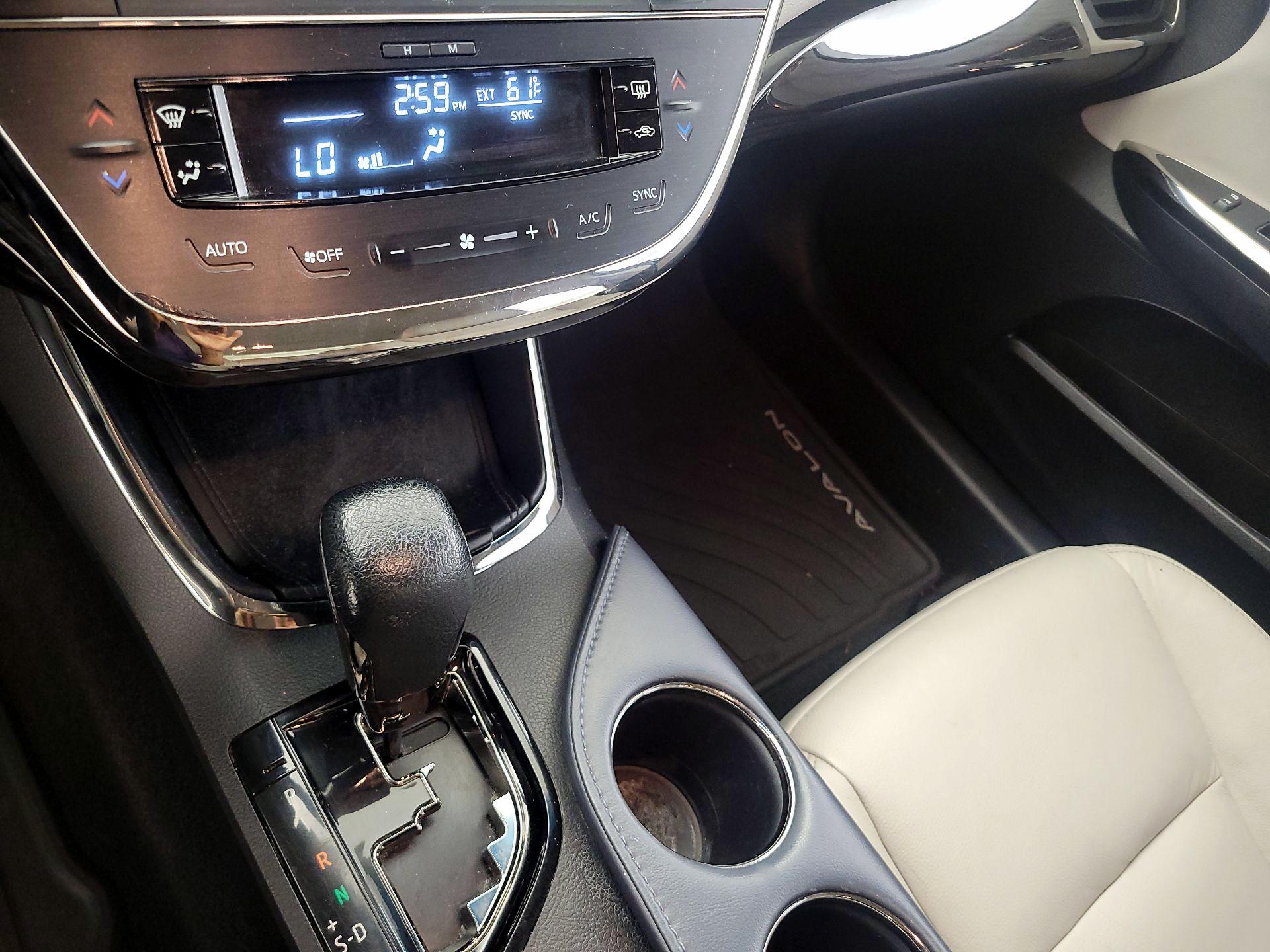 Thumbnail: 2015 Toyota Avalon - 16