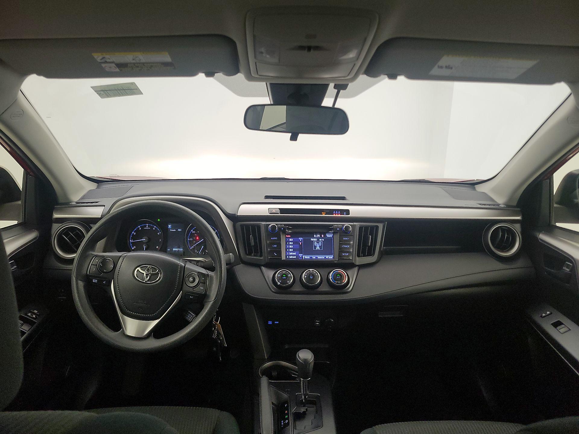 Thumbnail: 2017 Toyota RAV4 - 9