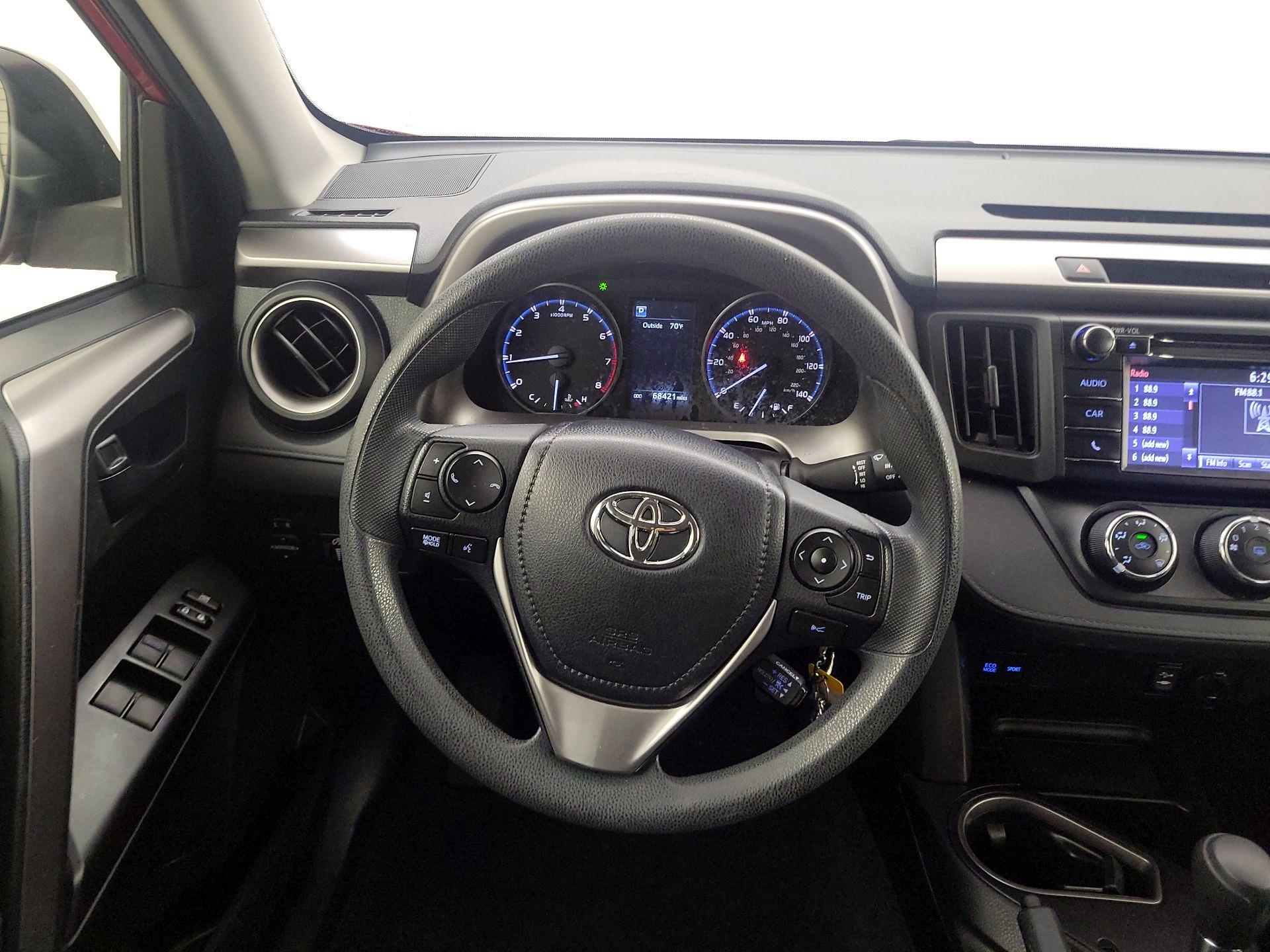 Thumbnail: 2017 Toyota RAV4 - 10