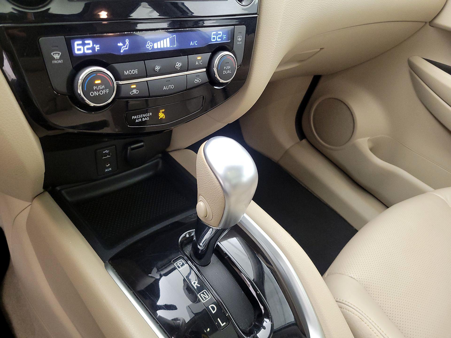 Thumbnail: 2015 Nissan Rogue - 17