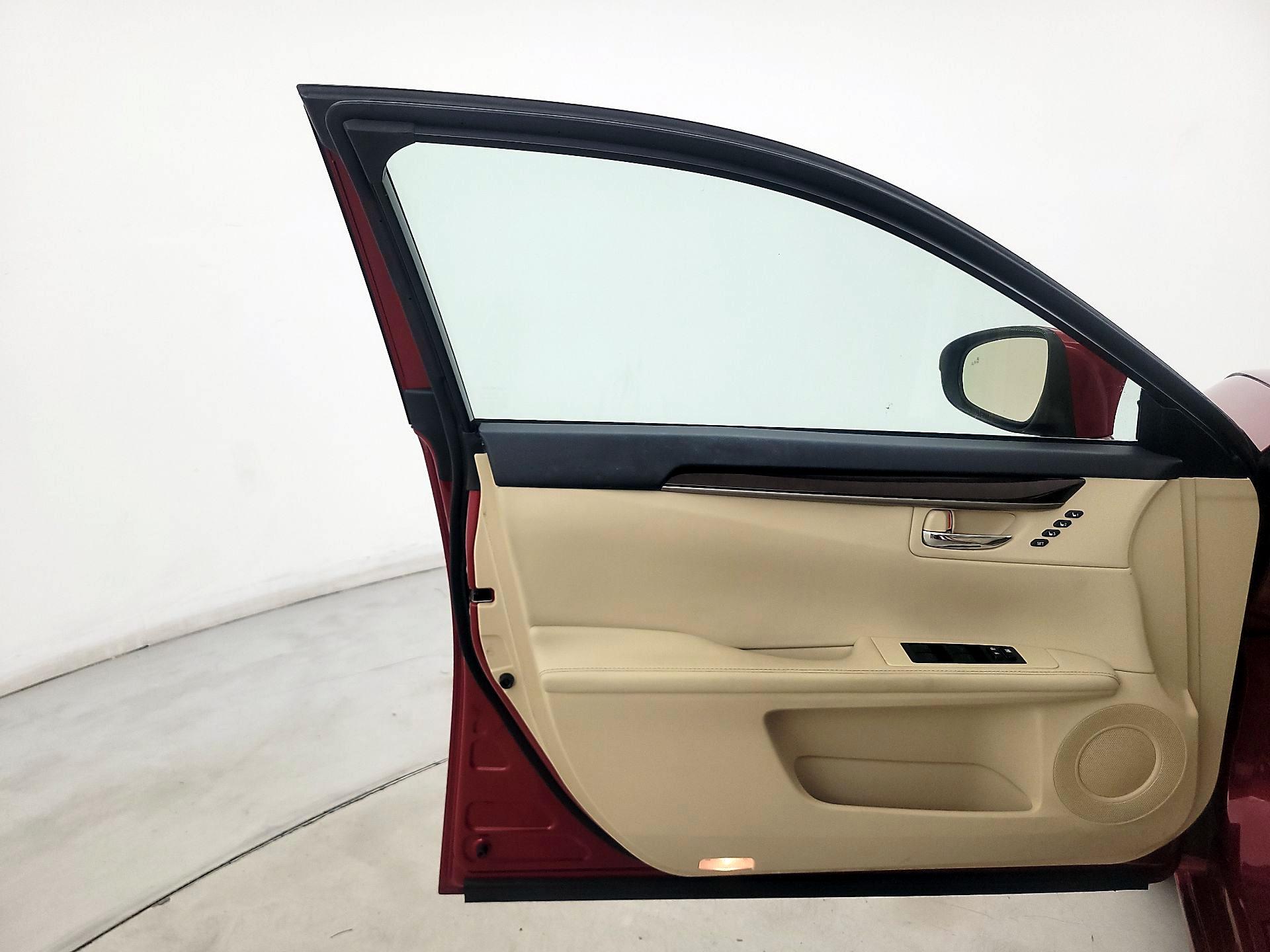 Thumbnail: 2014 Lexus ES - 12