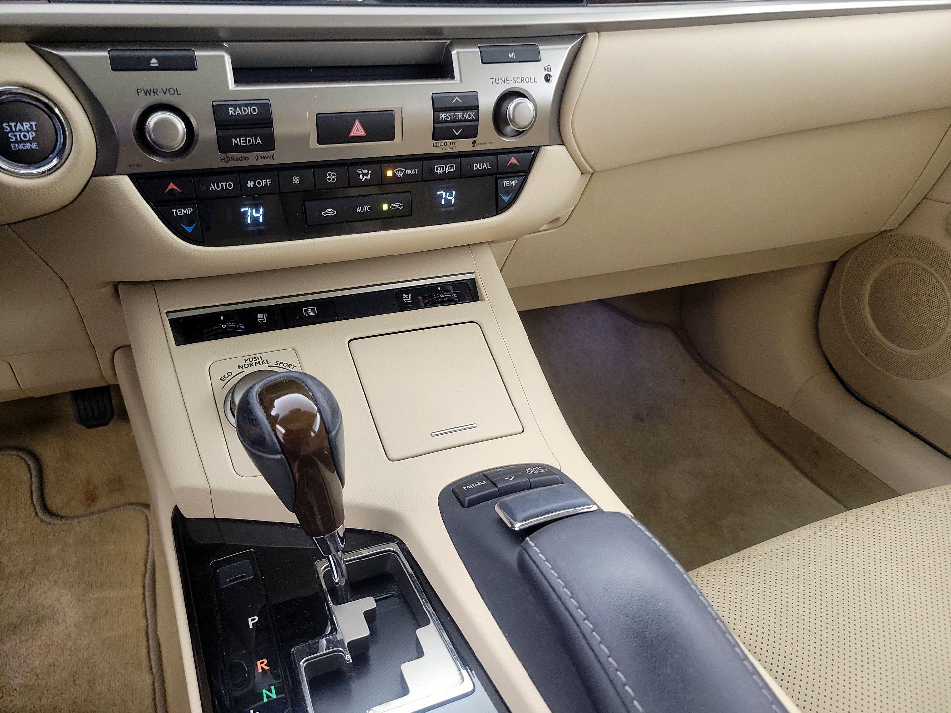 Thumbnail: 2014 Lexus ES - 17